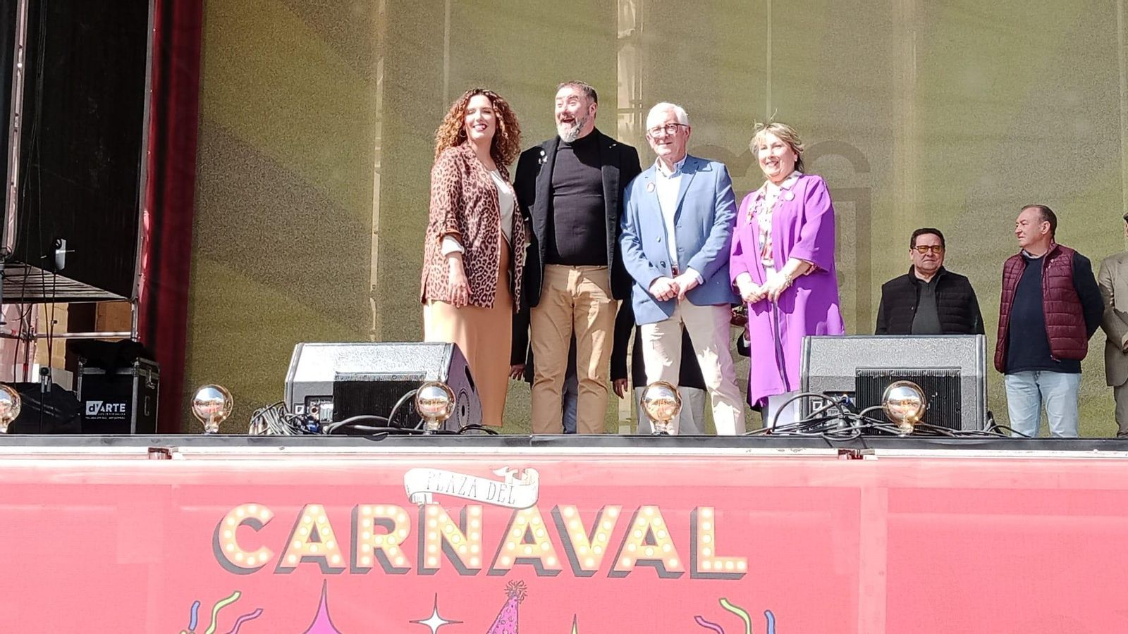 Entrega de la Llave del Carnaval de San Fernando a Alfonso García-Mayor de Londoño, del Bodegón Andalucía