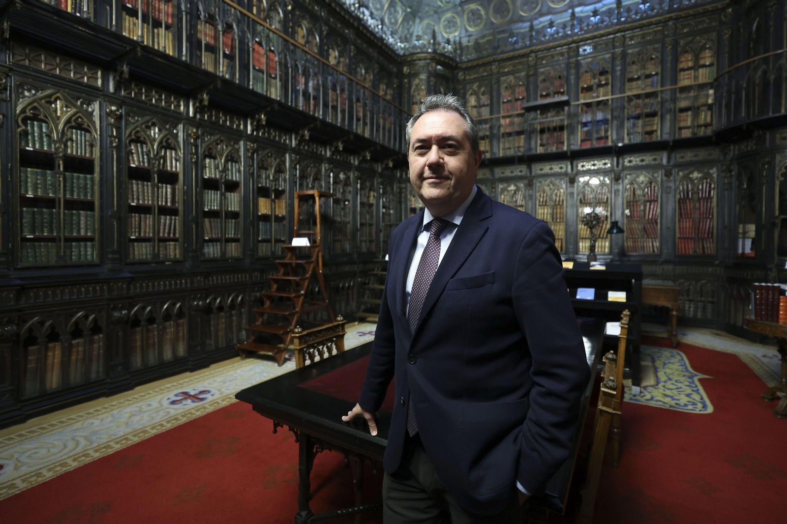 Juan Espadas, fotografiado esta semana en la biblioteca del Senado.
