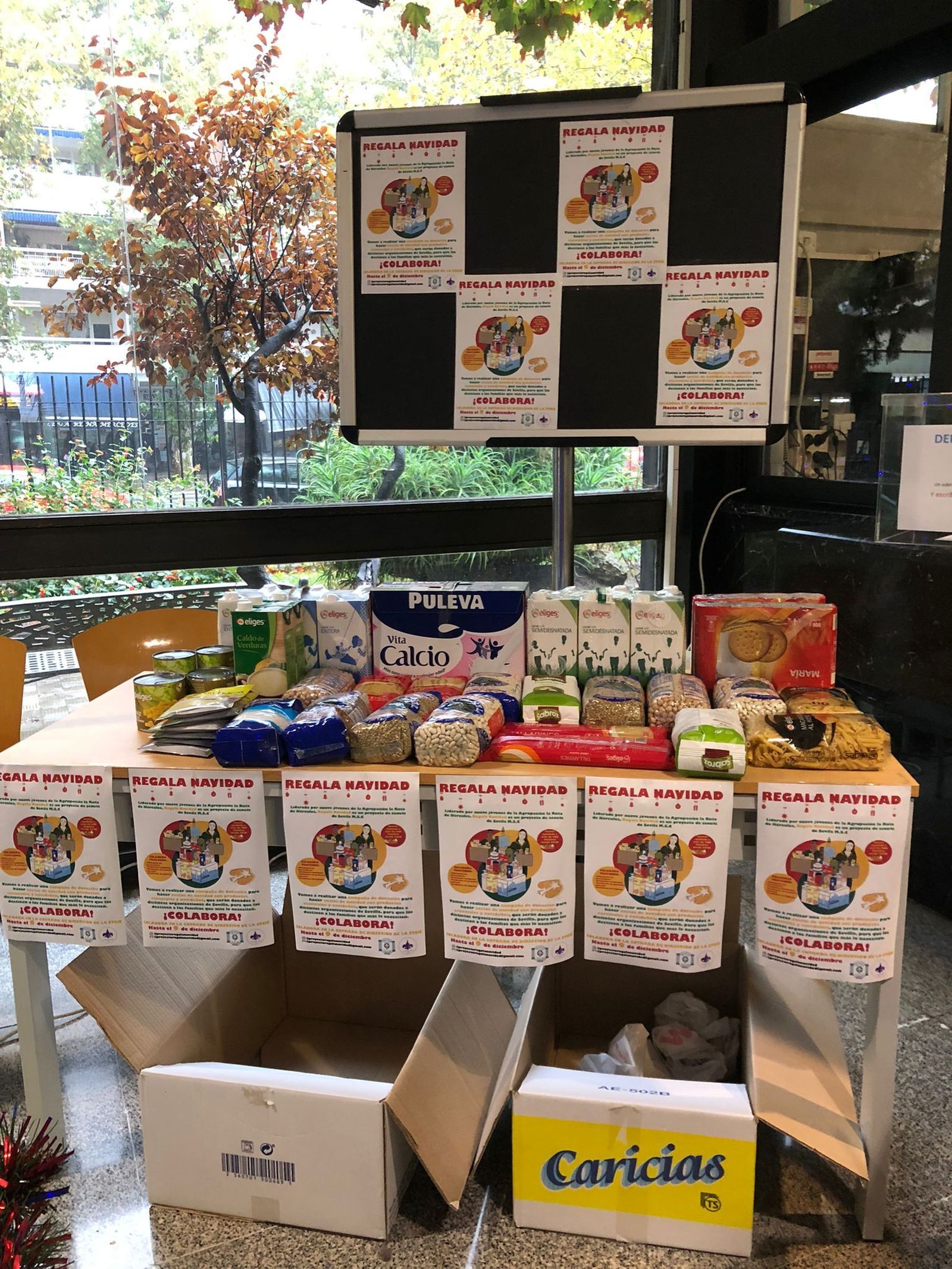 Recogida de alimentos del poyecto Regala Navidad