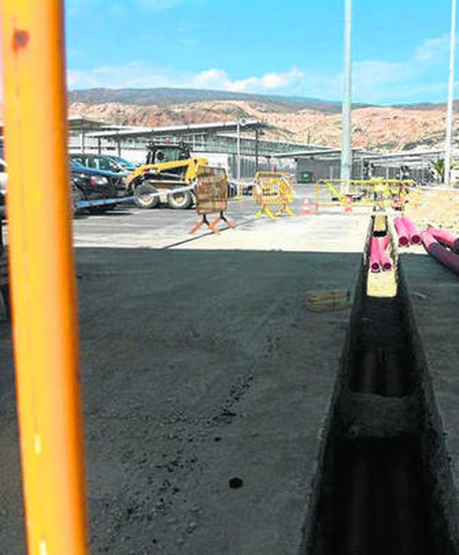 El parking, aunque está ya en obras, sigue operativo.