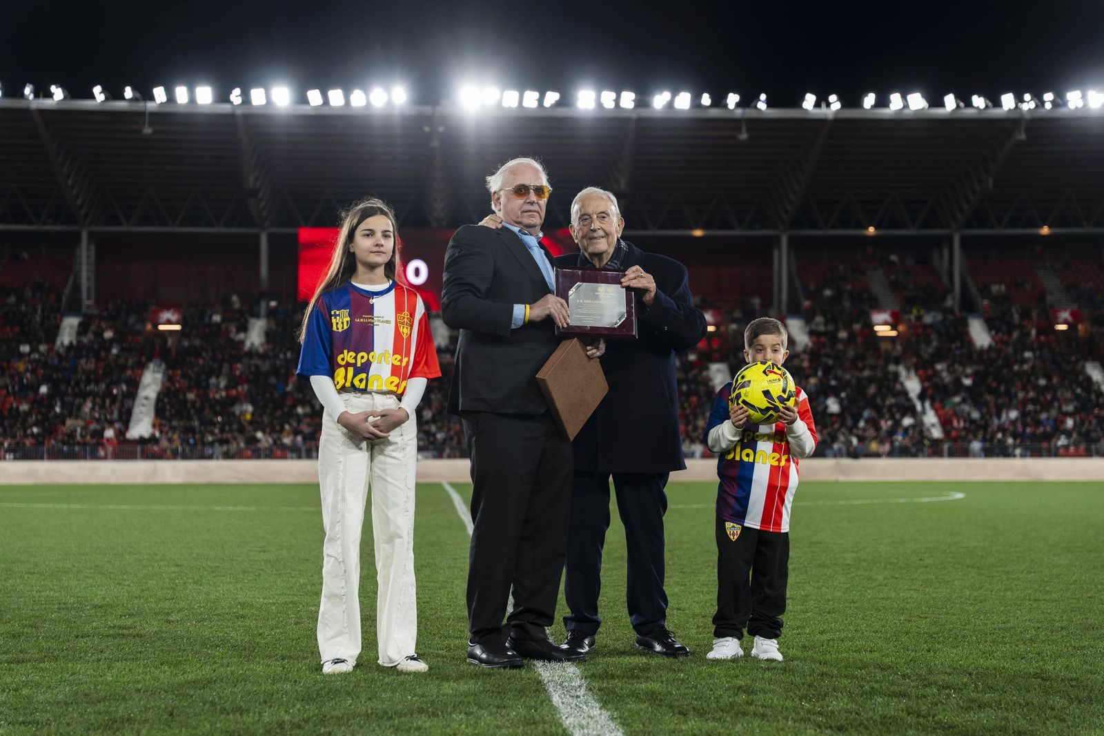 Fotogalería del partido homenaje a Guillermo Blanes entre los veteranos de la UD Almería y el FC Barcelona