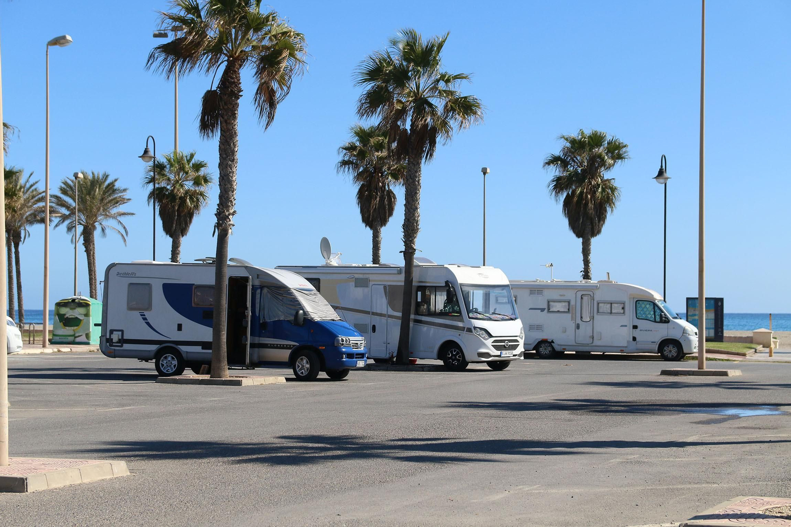 Fotogalería de las autocaravanas aparcadas en Roquetas