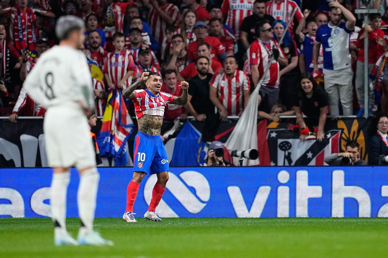 Correa festeja el empate final del Atlético de Madrid.