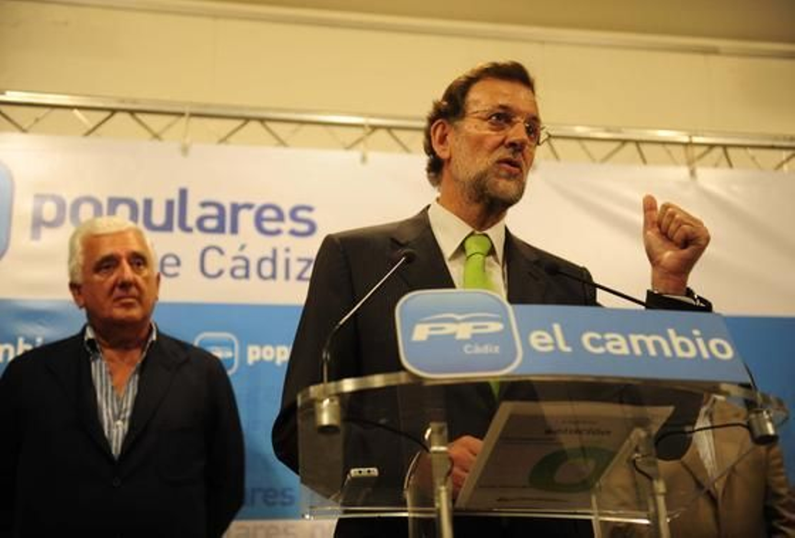 La cúpula del PP, con Mariano Rajoy que presidió el encuentro mantenido ayer en La Isla con los empresarios

Foto: Elias Pimentel