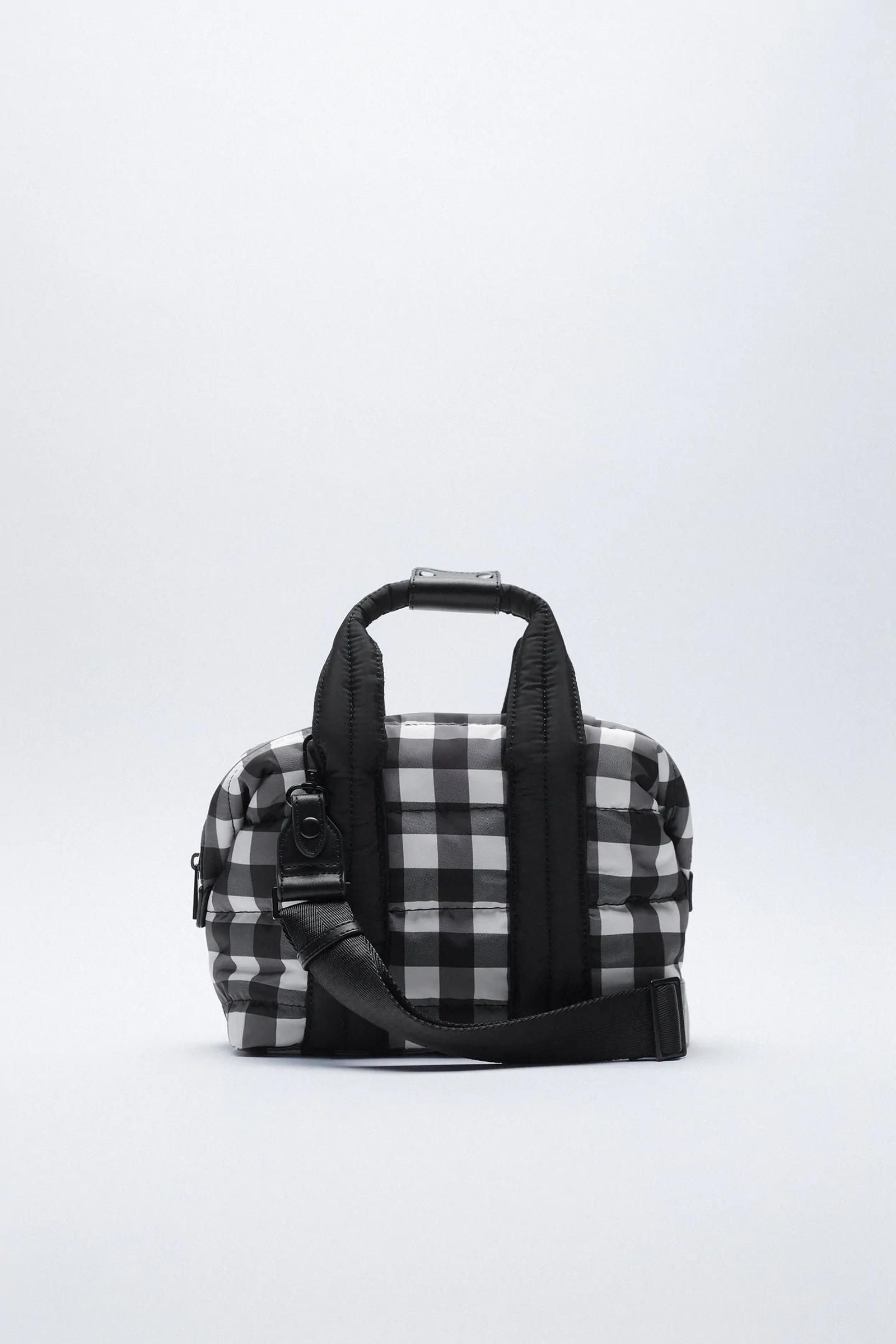 Bolso 'shopper' en cuadros vichy de Zara.