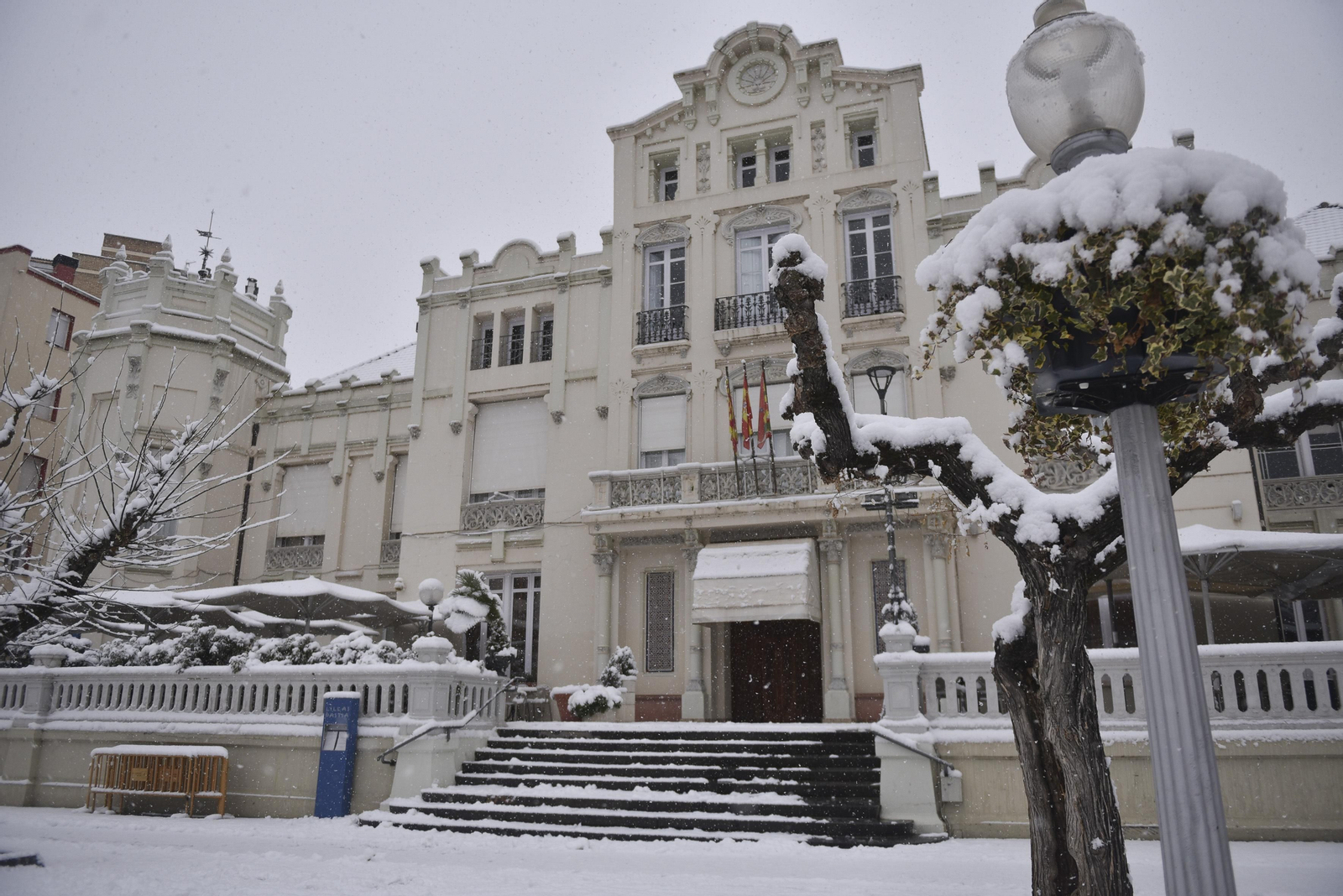 El segundo día del temporal 'Filomena' en imágenes: más nieve y caos