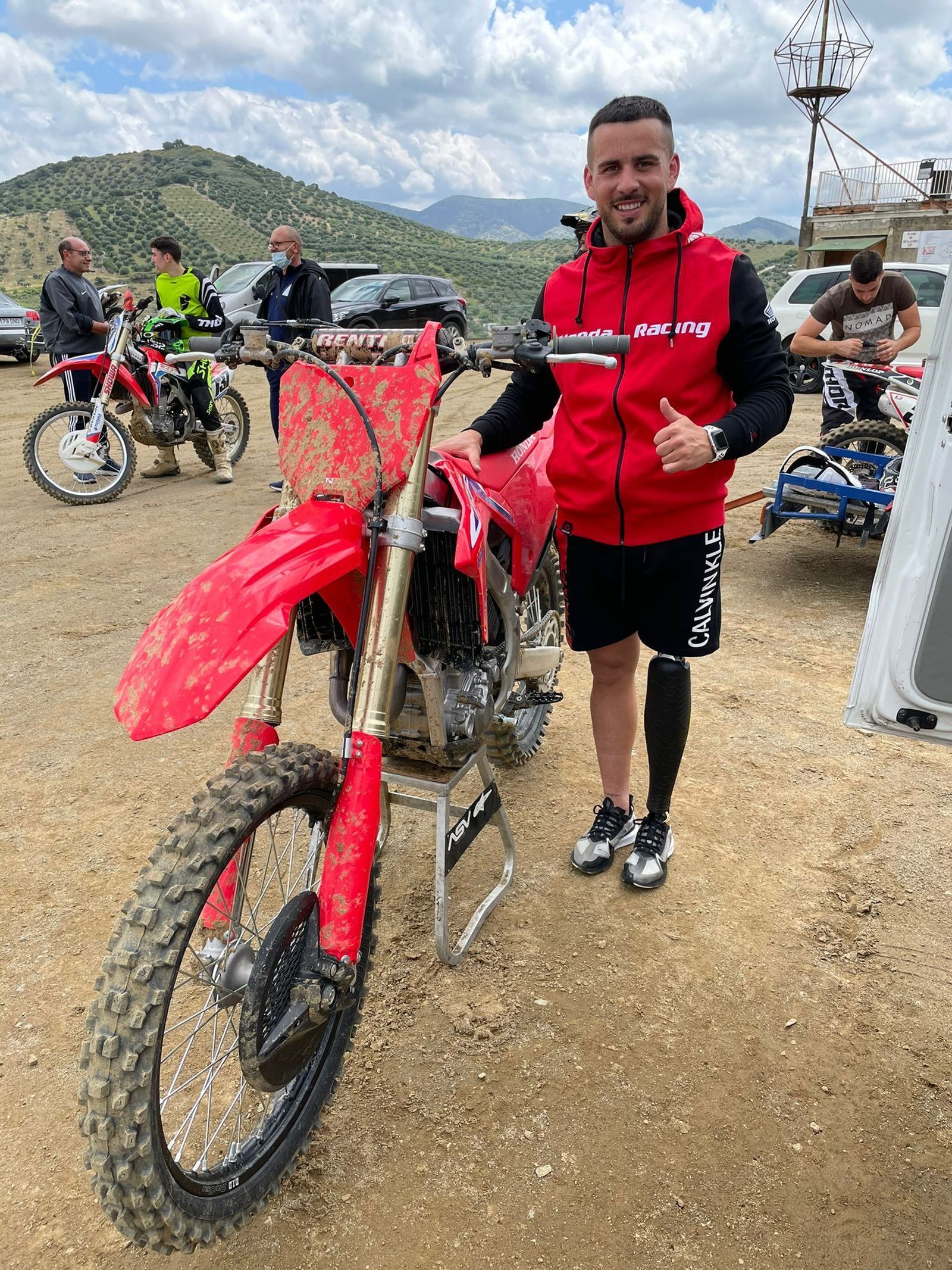 Joaquín Molina en la carrera de Priego (Córdoba) con la prótesis