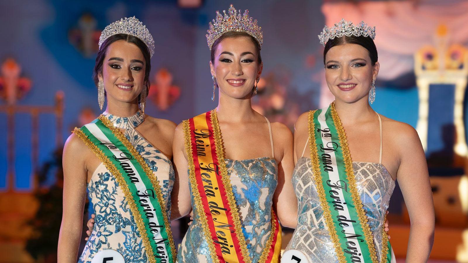 De izquierda a derecha: Nerea García, primera dama, Cristina Rodríguez, reina de las Fiestas y Hanna Stewart, segunda dama