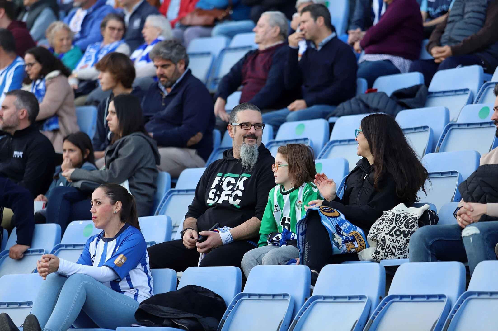 Imágenes del ambiente en las gradas del Nuevo Colombino
