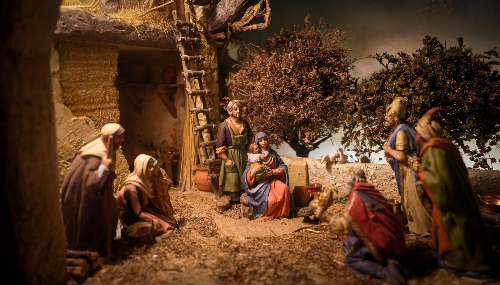 Imágenes de la exposición '50 Navidades montando el Belén' en Jerez