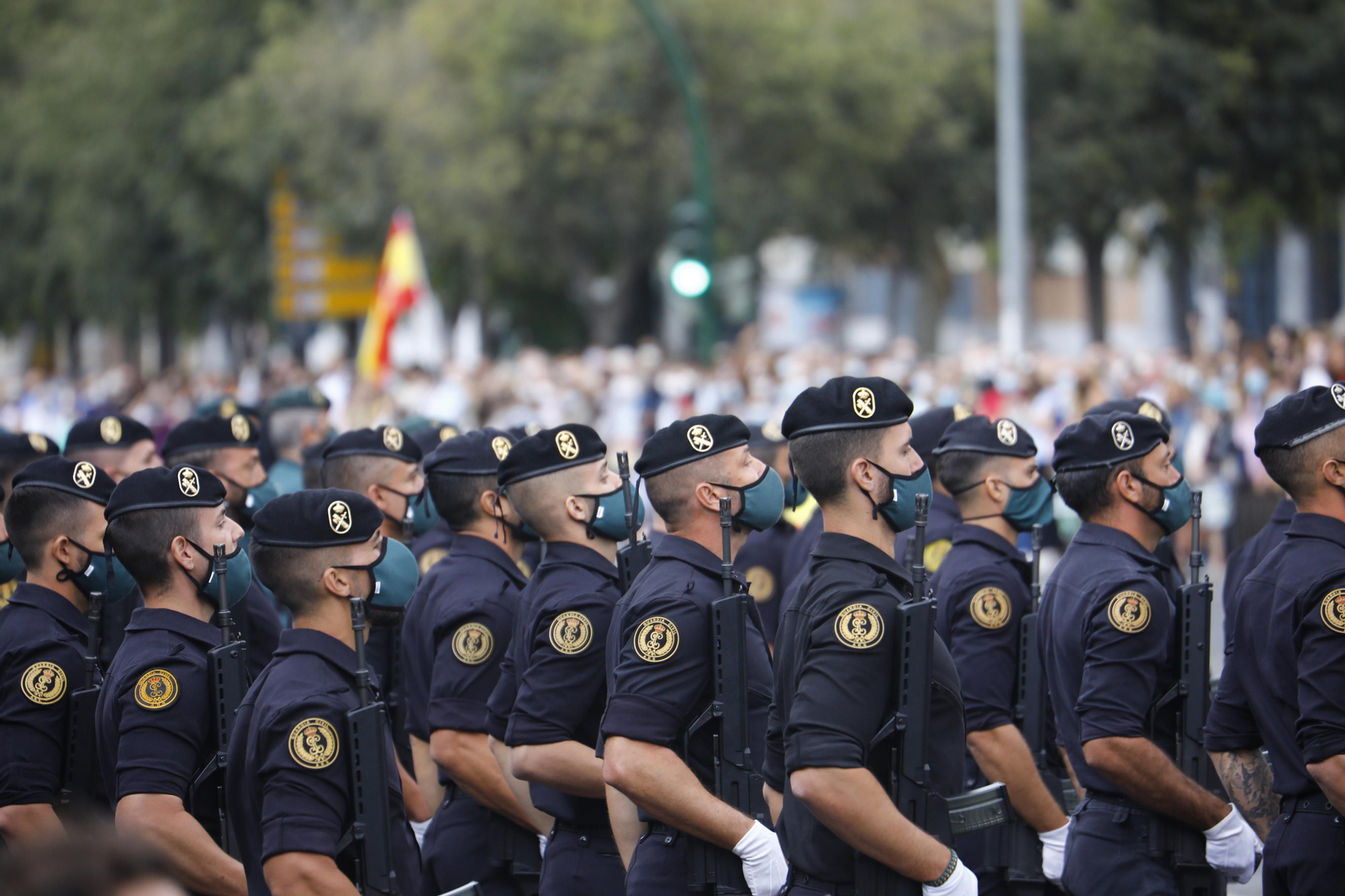 El desfile por la celebración de la semana de la Guardia Civil en Córdoba, en fotografías