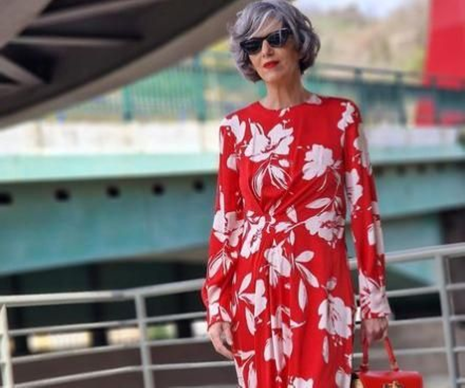 La influencer Carmen Gimeno con el vestido de flores de Zara.