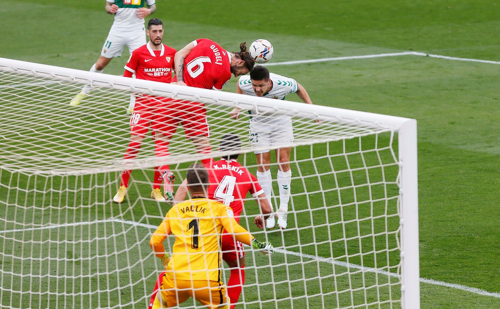 Las imágenes del Elche-Sevilla