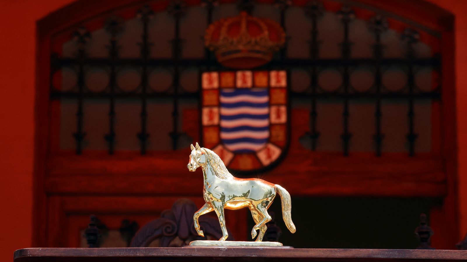 Entrega del Caballo de Oro en Jerez a la Unidad Especial de Caballería de la Policía Nacional.