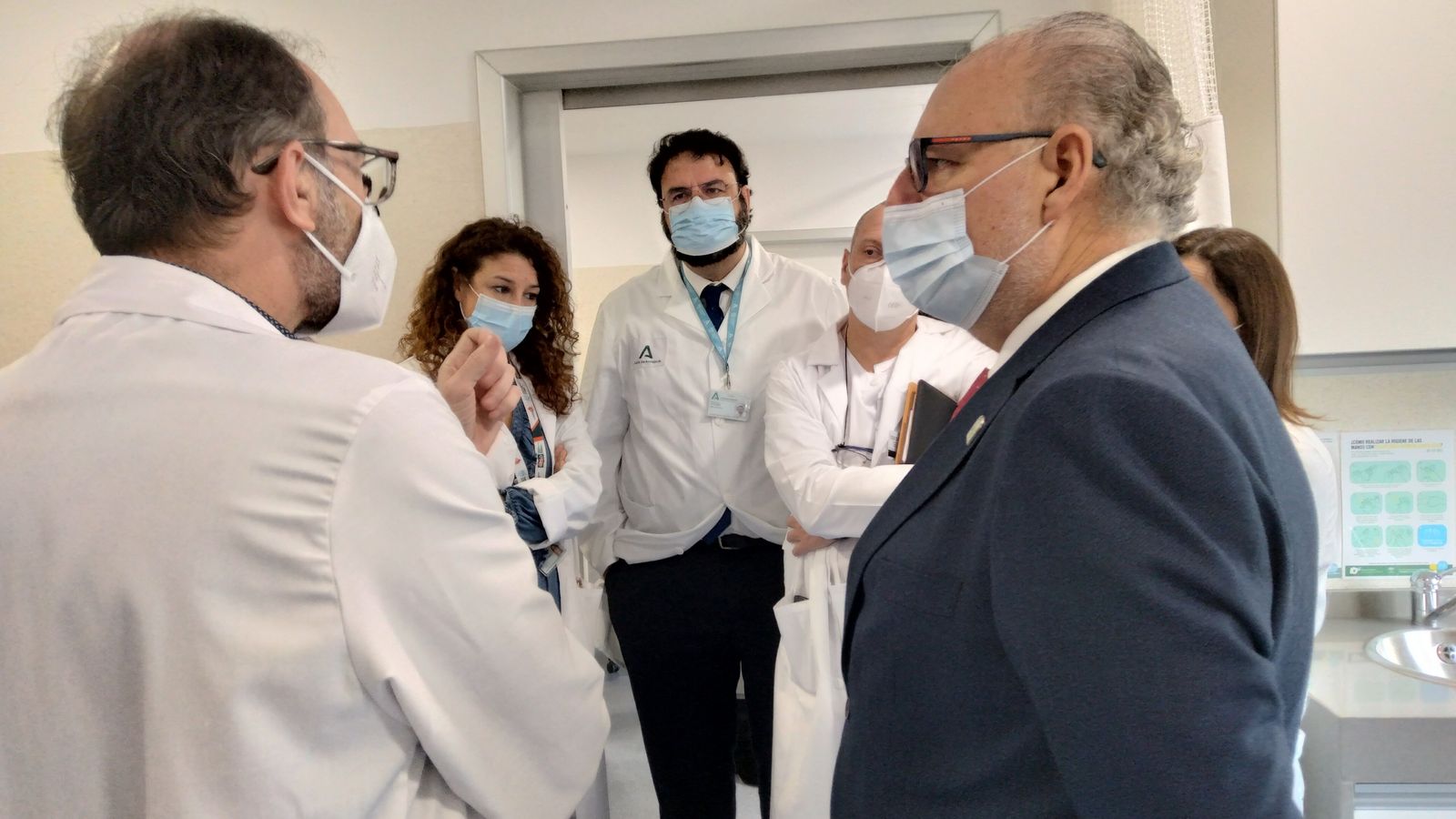 El Jefe de Servicio de Neurología, Pedro Serrano junto al  delegado territorial de Salud y Consumo, Carlos Bautista