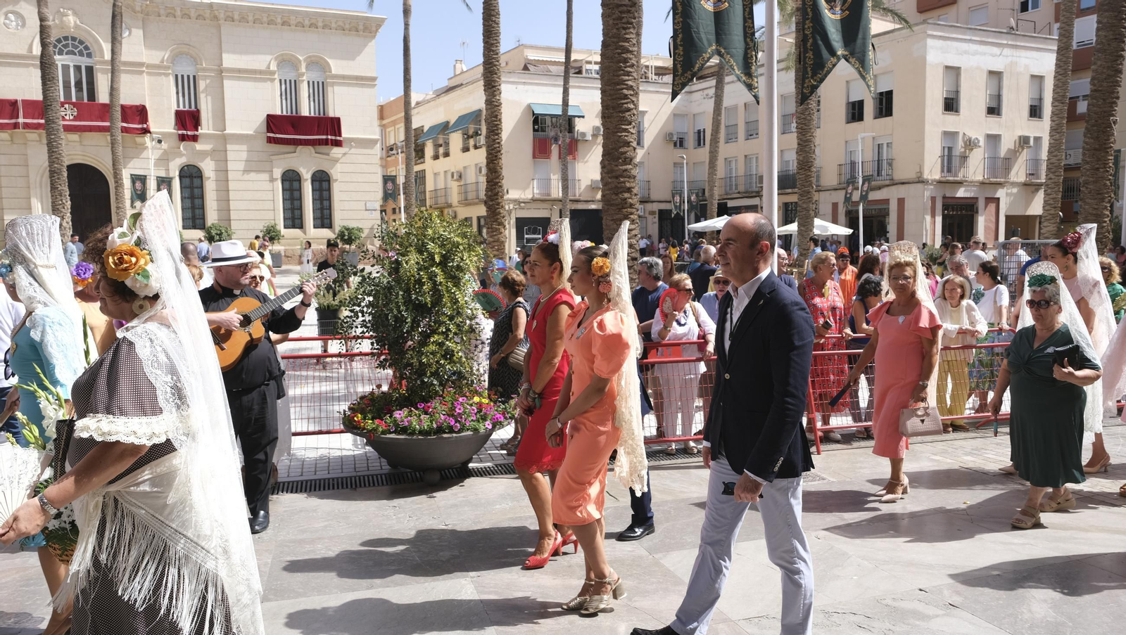 Ofrenda floral a la Virgen del Mar en la Feria de Almería 2024, en imágenes