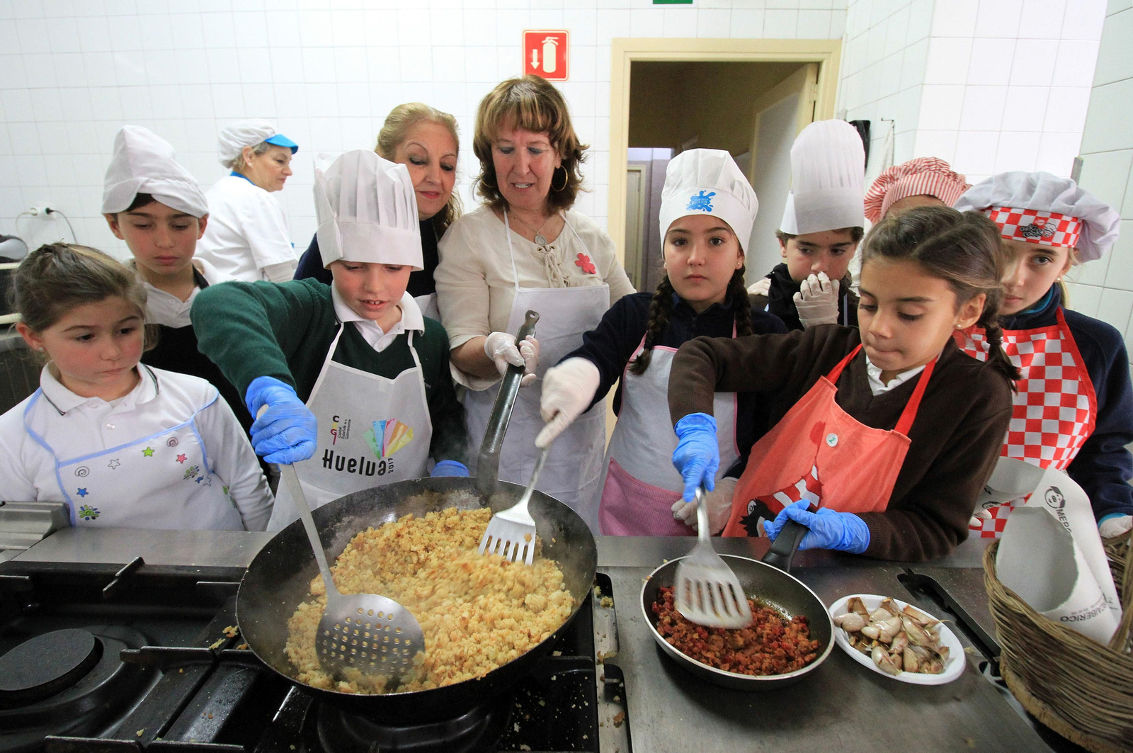 Imágenes del "Masterchef" realizado en las Teresianas con motivo de la celebración del 28-F