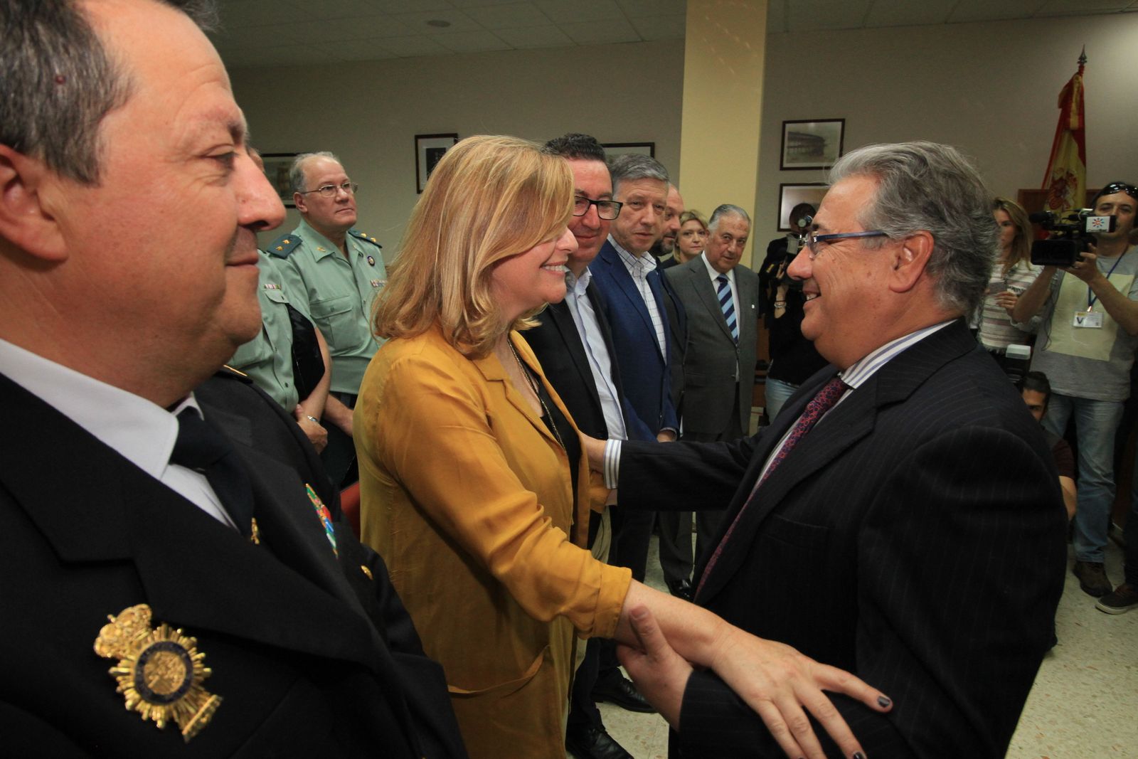 Juan Ignacio Zoido, ministro del Interior, presenta en la Comandancia de la Guardia Civil la nueva versión de AleryCops y el dispositivo del Rocío y posteriormente acude a la Diputación de Huelva para visitar la exposición sobre el terrorismo, en imágenes