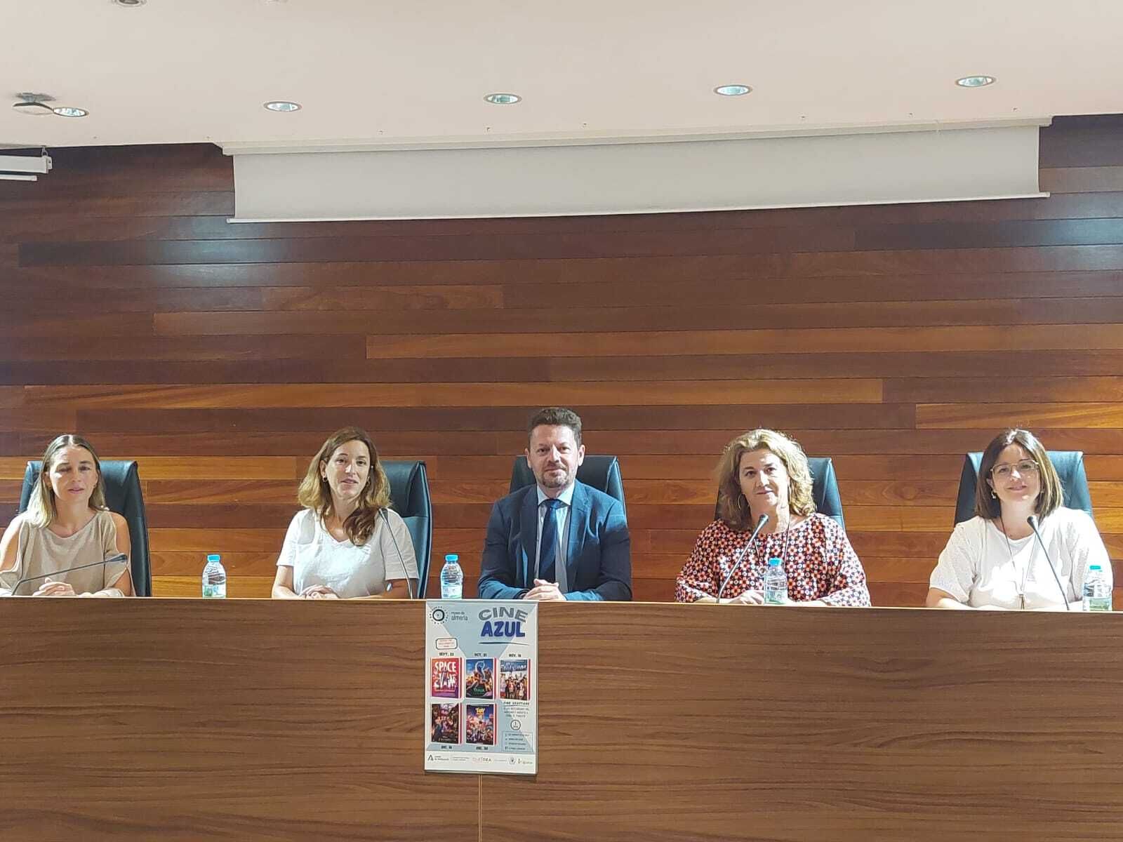 José Vélez en la presentación de este ciclo de cine en el Museo de Almería.
