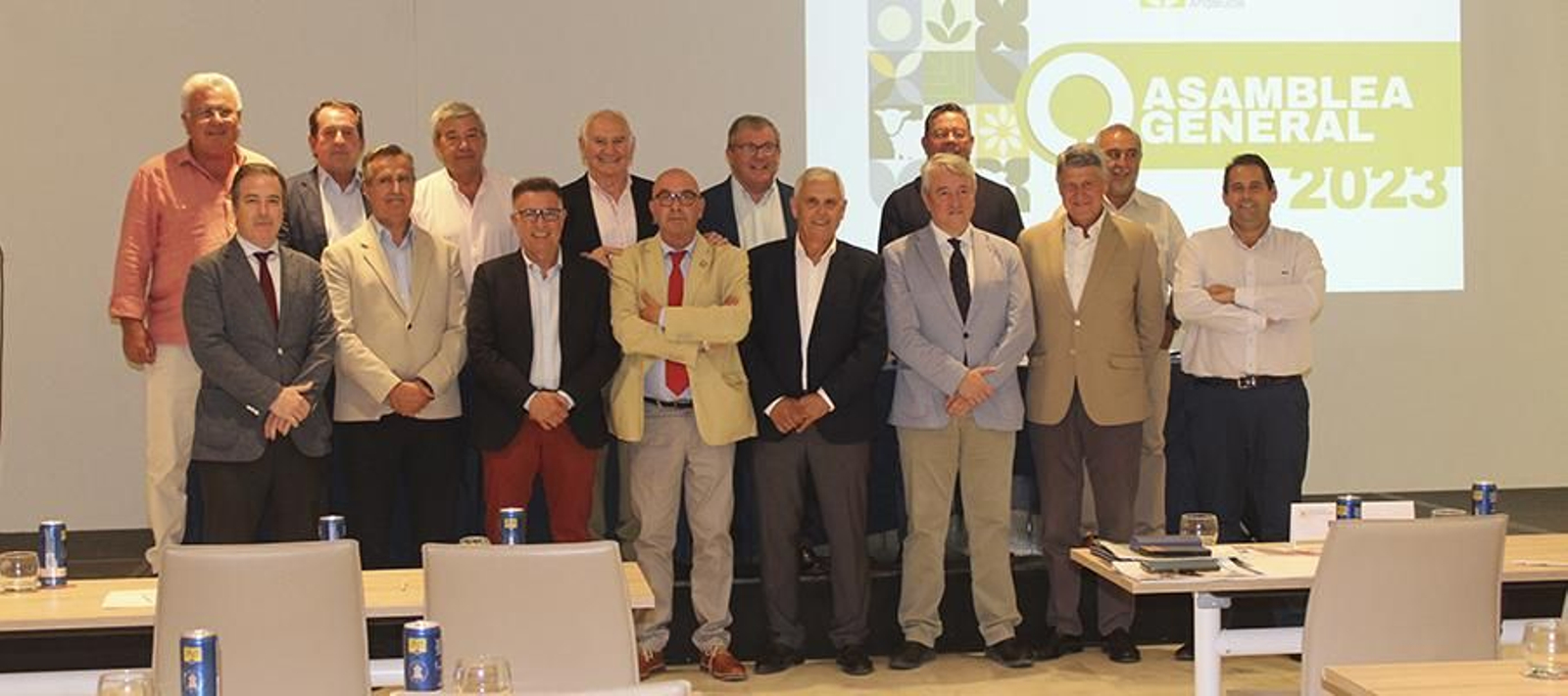 Foto de familia de la asamblea general de Cooperativas Agroalimentarias de Andalucía.