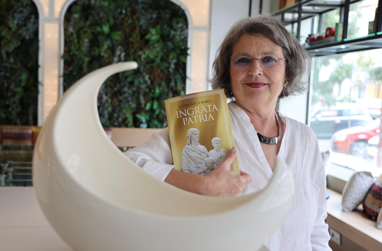 La escritora Elvira Roca Barea.