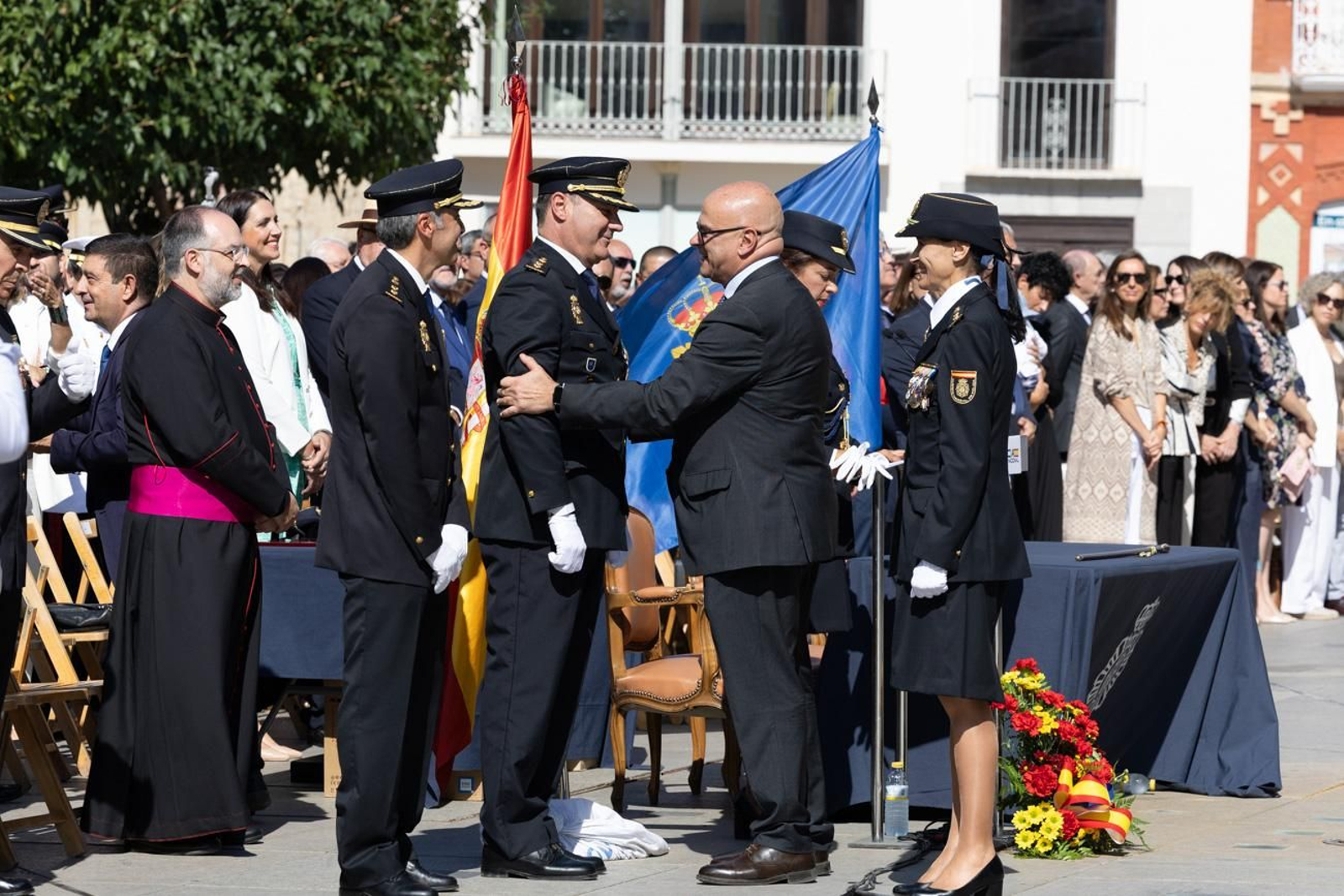Acto por el día de la Policía Nacional, con motivo de la festividad los Santos Ángeles Custodios