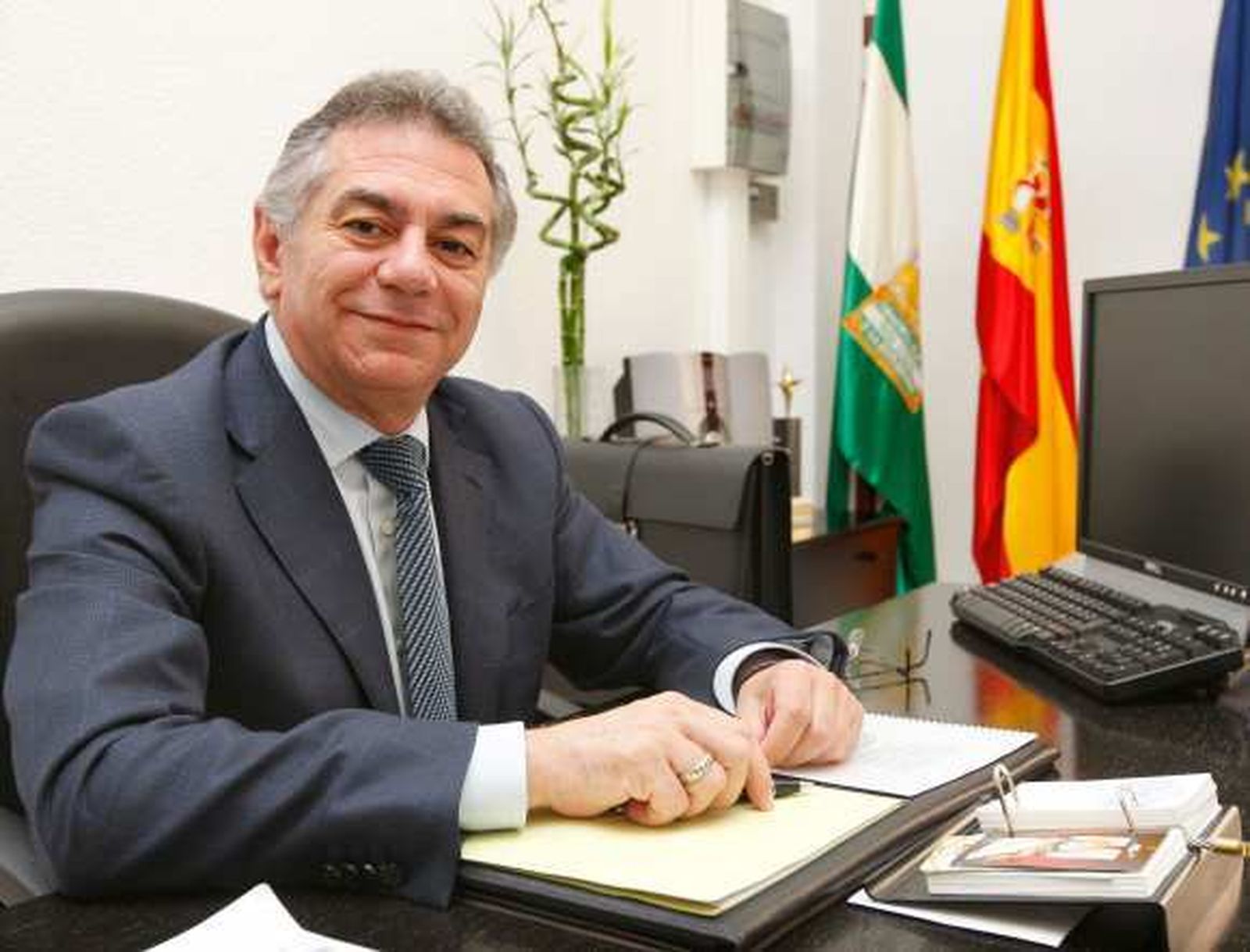 "Si Javier Arenas y Gabriel Amat no estuviesen, el PP ganaría un montón"