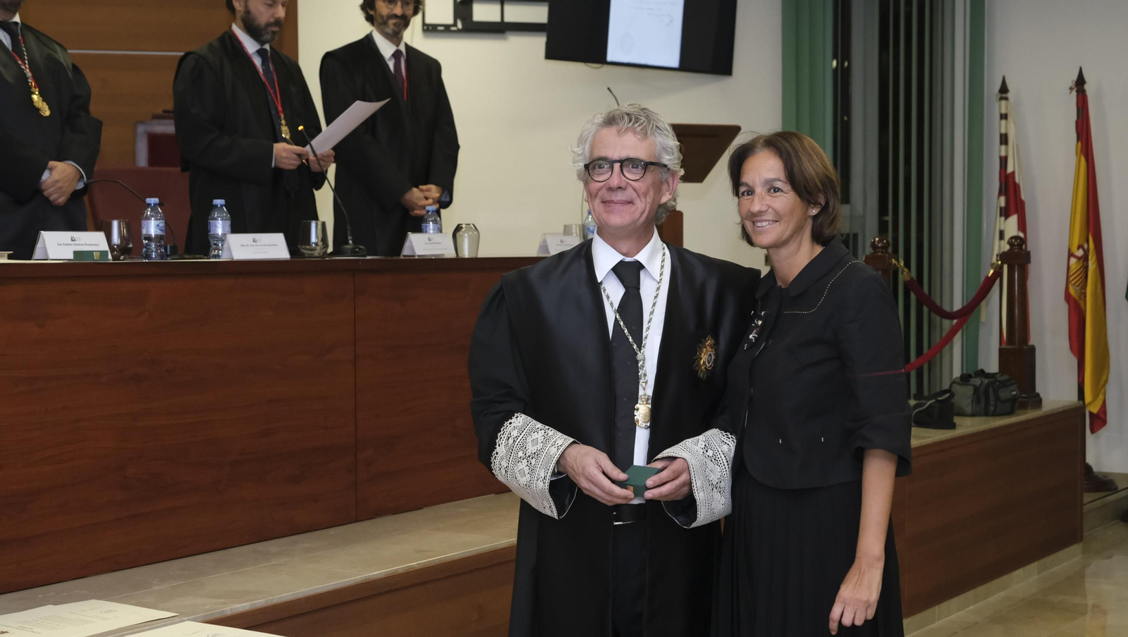 Entrega de insignias de 25 años de colegiado en el Colegio de Abogados de Almería, en imágenes