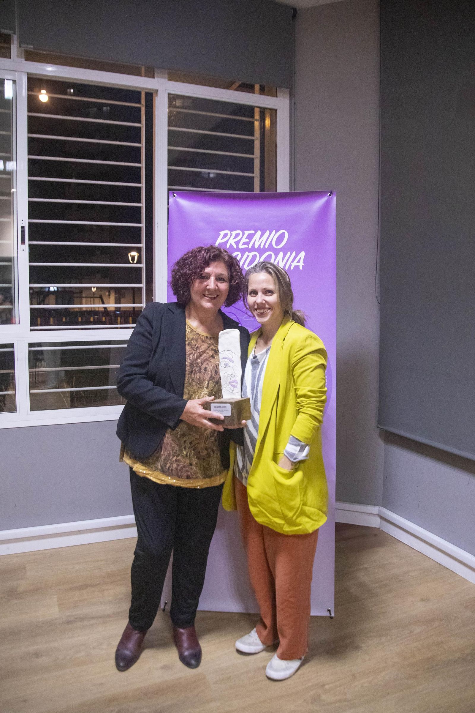 La Plataforma de Acción Feminista en Almería rinde homenaje a las mujeres de la Desbandá con su II Premio ‘Posidonia’ a Loli Sierra, vicepresidenta de la Asociación Memorialista de la Desbandá, en imágenes