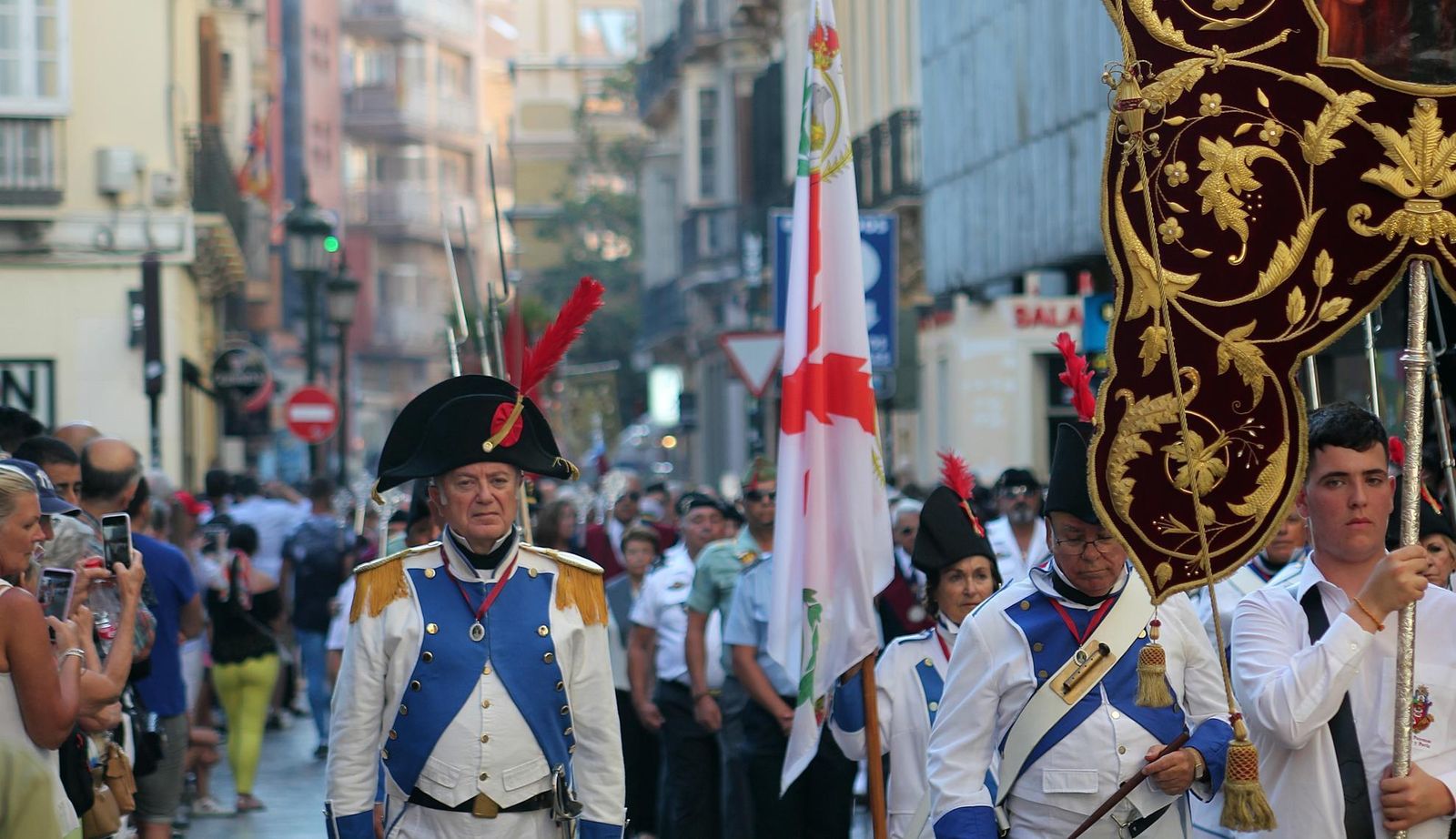 Miembros de la Asociación Torrijos 1831, en la procesión de los Mártires.