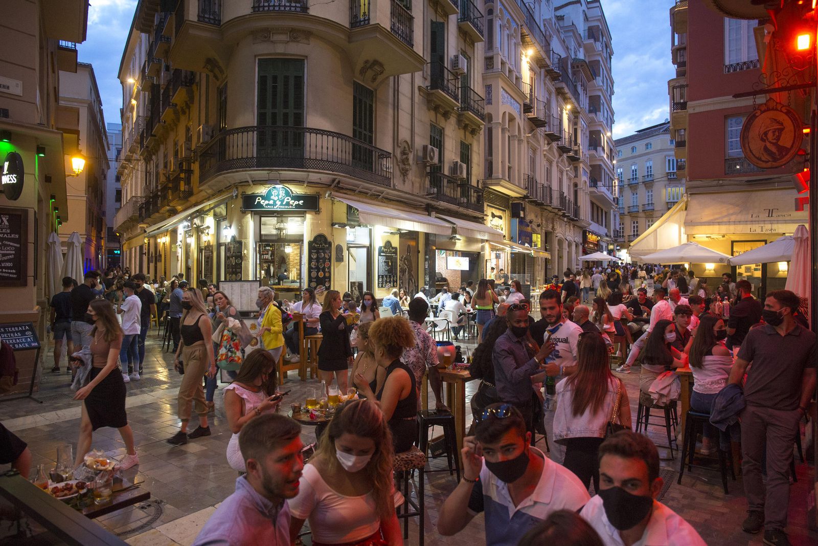 Imagen de archivo del centro de Málaga por la noche.