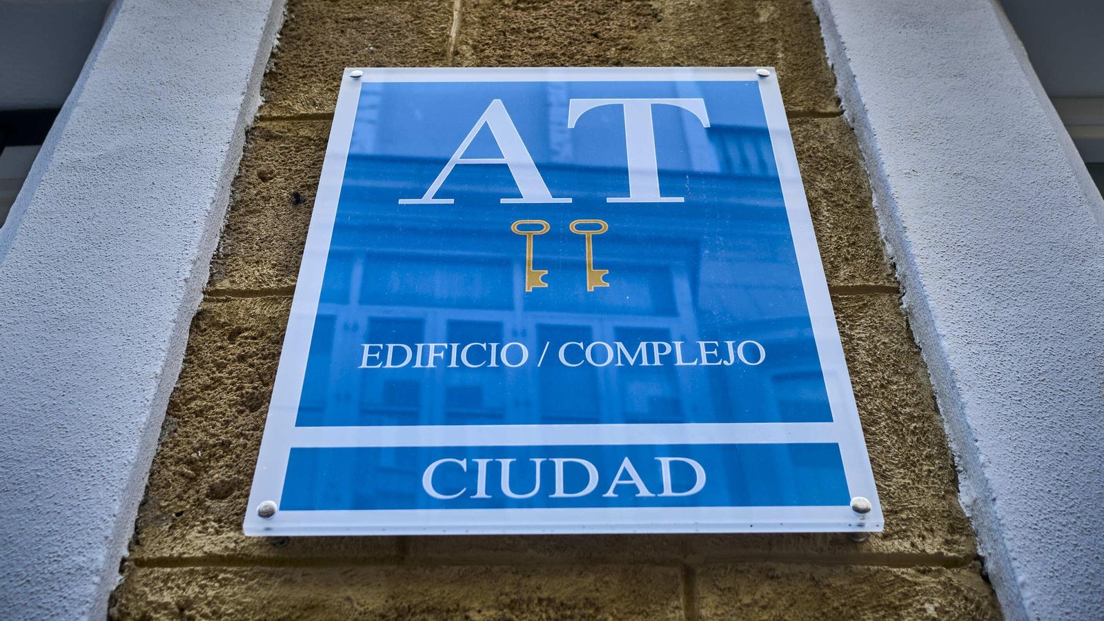 Un edificio dedicado a apartamentos turísticos en la ciudad.
