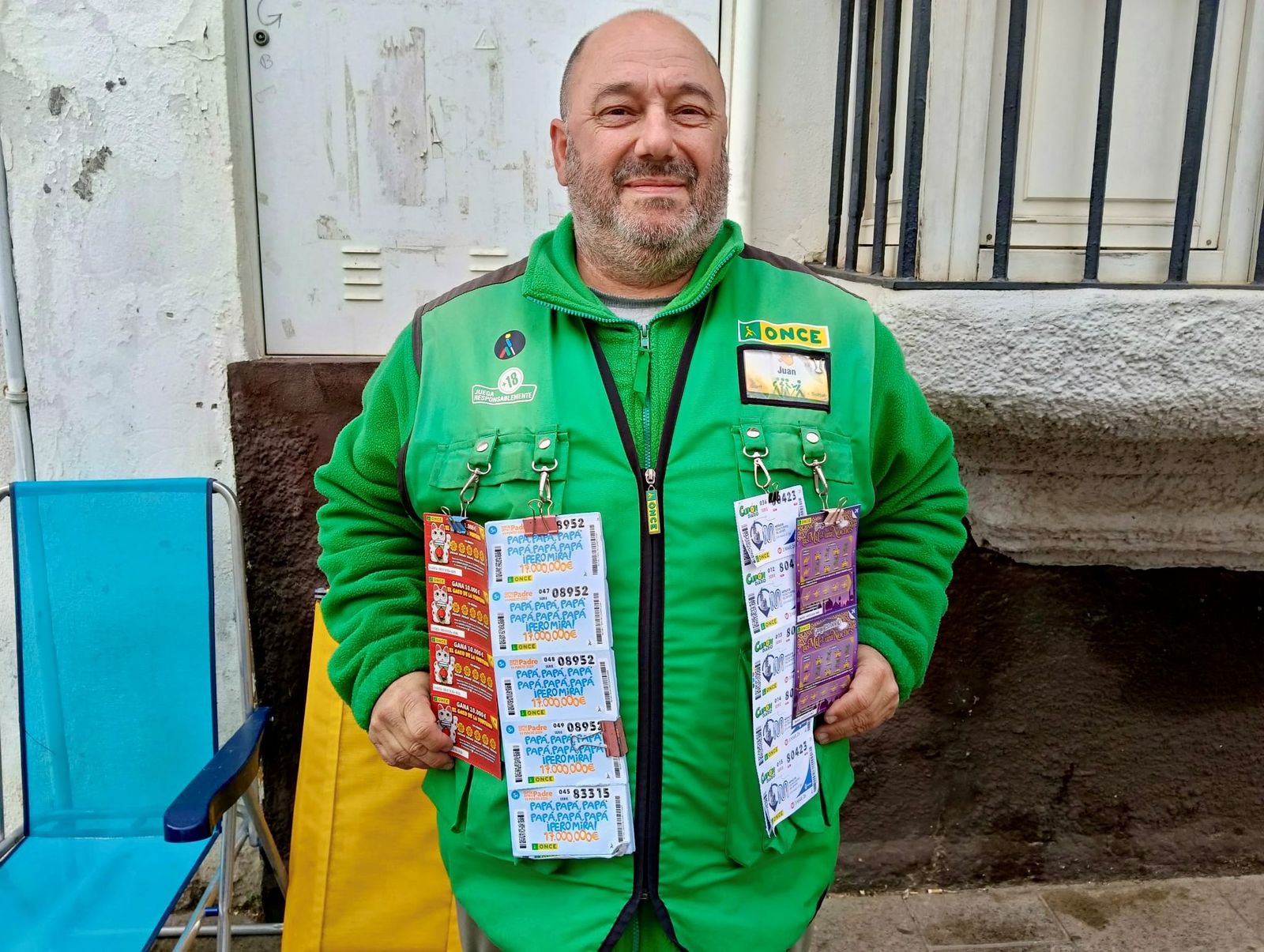 Juan José Rodríguez, vendedor de la ONCE que ha repartido los cupones agraciados en San Fernando