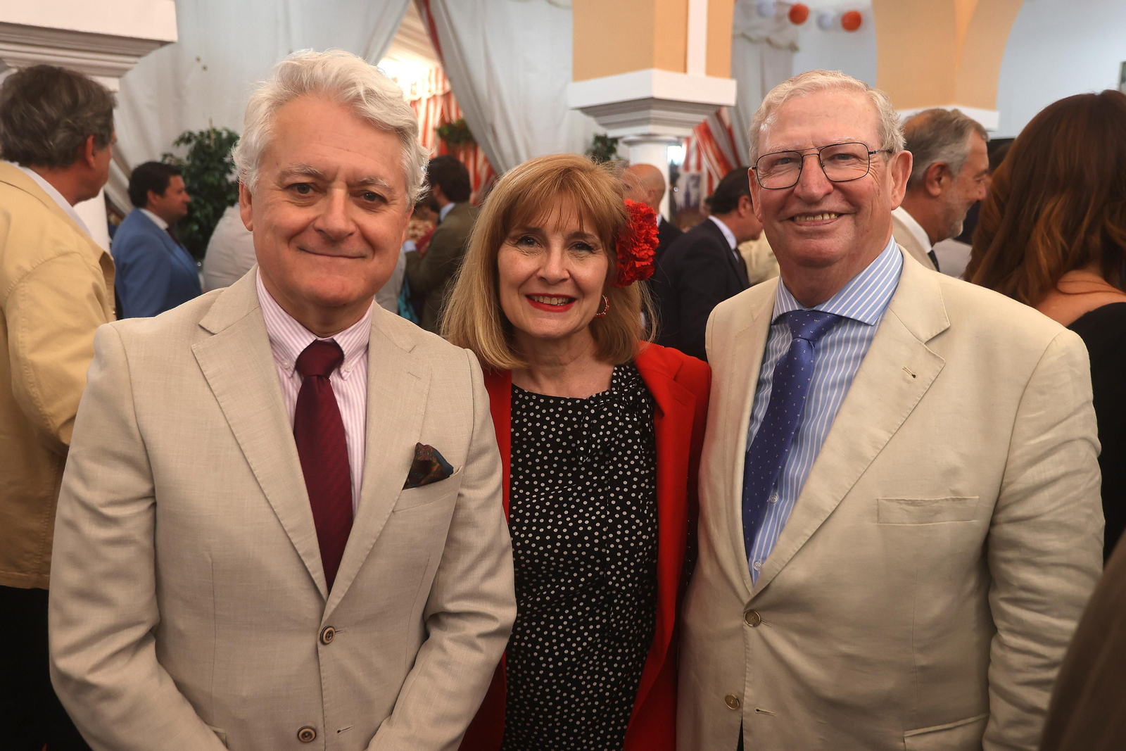 Recepción de las hermandades y artesanos en la caseta del ayuntamiento