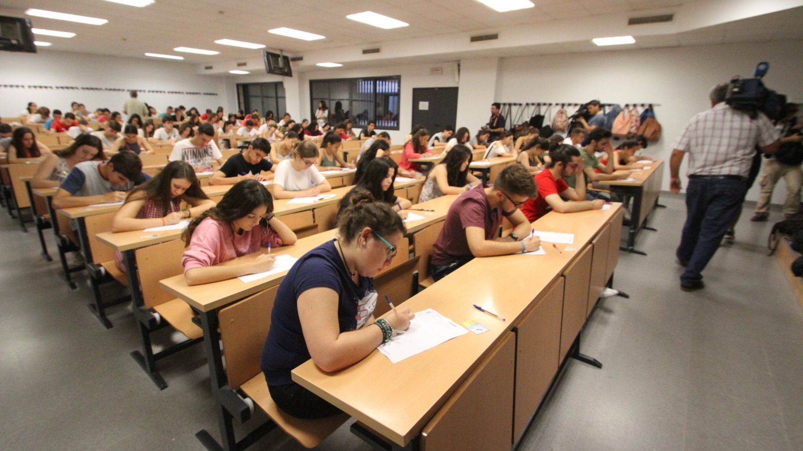 Estudiantes en la prueba de Selectividad en 2017.