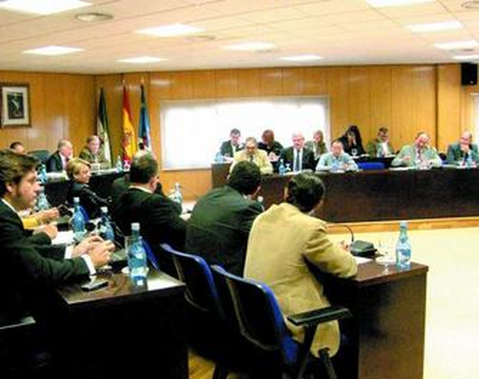 Los concejales durante la sesión plenaria de ayer.