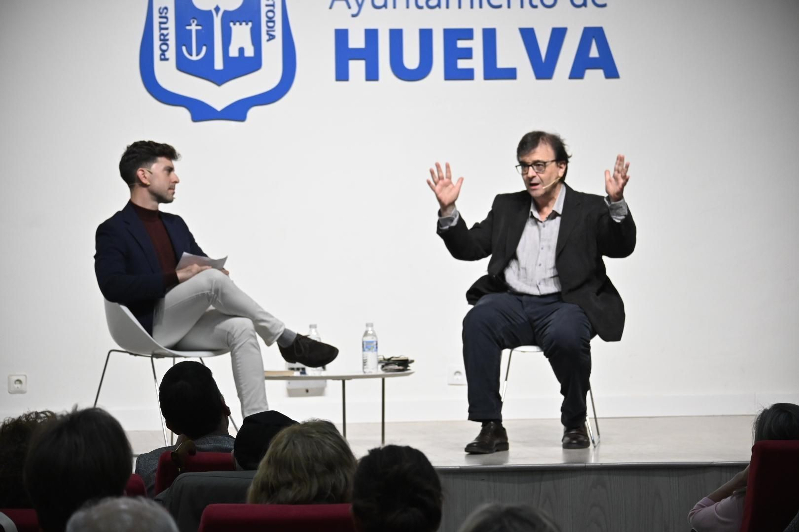 Imágenes del encuentro con el escritor Javier Cercas en Huelva