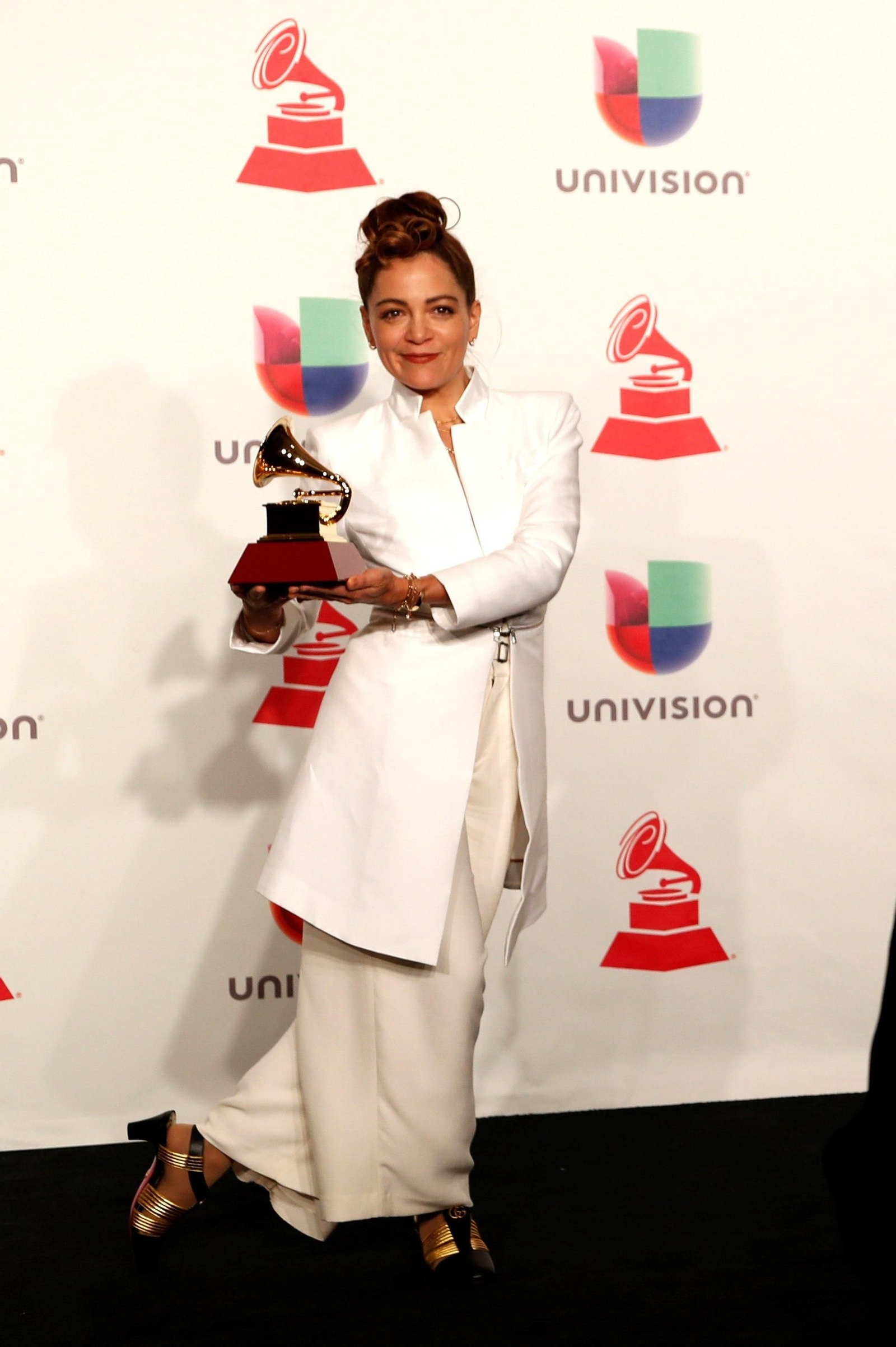 Los lookazos de la alfombra roja de los Grammy Latinos 2018