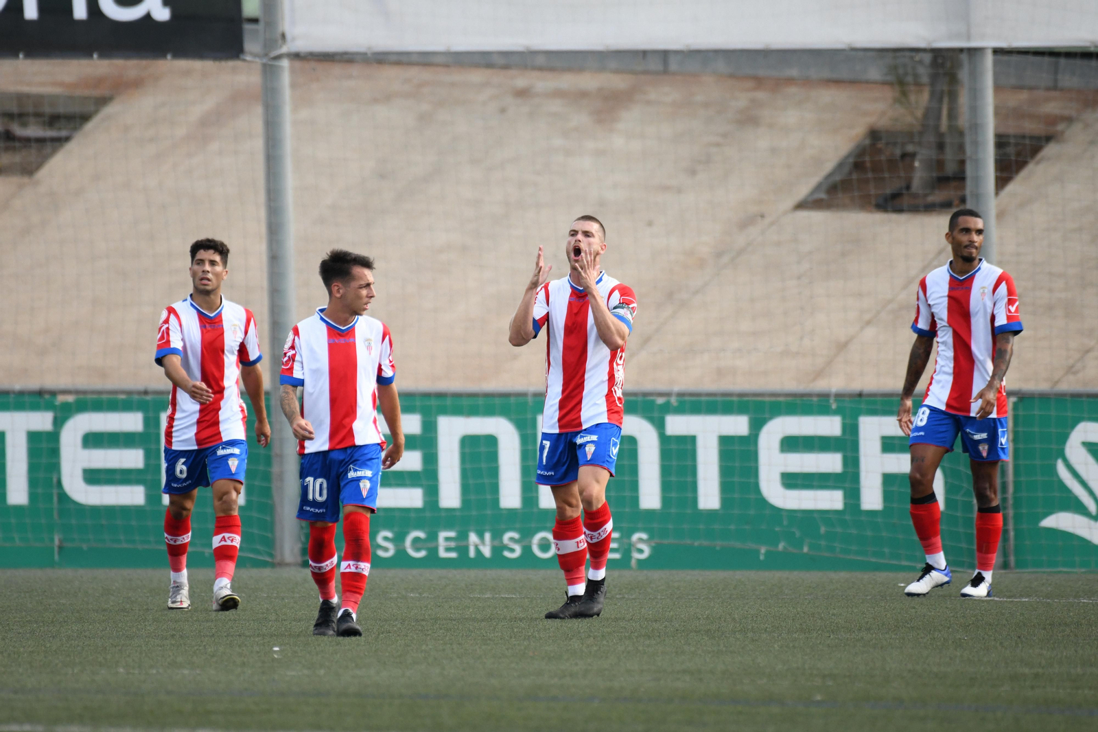 Almenara se lamenta en Cornellà.