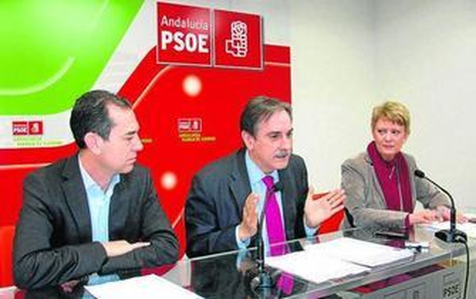 Juan Carlos Pérez Navas, Valeriano Gómez y Consuelo Rumí.