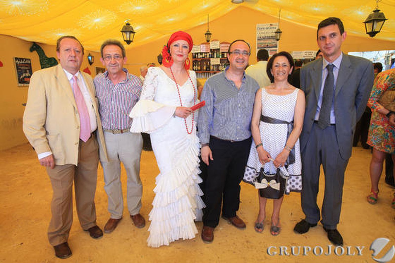 Rafael Padilla, miembro del Consejo Asesor de Diario de Jerez, junto al gerente de este medio, Miguel Berraquero, y el concejal del PSOE Juan Pedro Crisol, así como los miembros de la ejecutiva del PSOE Charo Cano y Salvador León, y la socialista María del Carmen Martínez.

Foto: Vanesa Lobo y Manuel Aranda