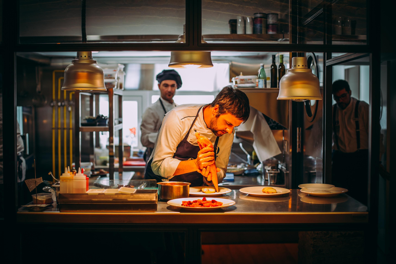 Cocina "ácida" y mezcla de culturas con espíritu de KM0: los secretos de los chefs granadinos han ganado un Sol Repsol