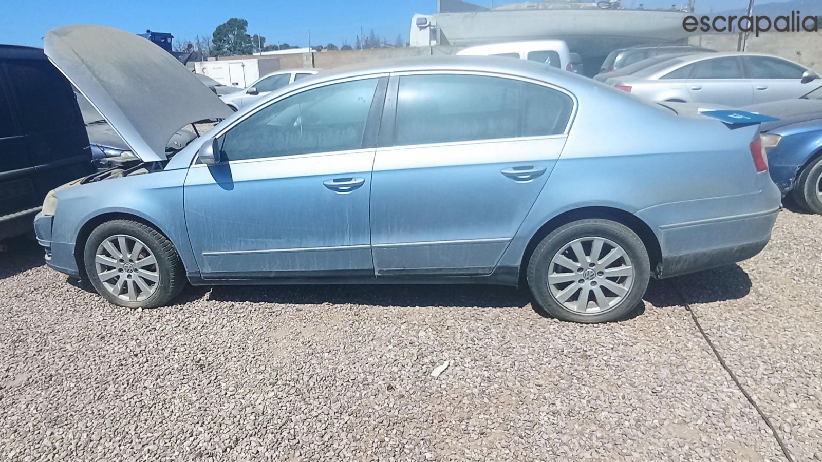 El segundo vehículo con puja activa es un Volkswagen Passat 2.0 El segundo vehículo con puja activa es un Volkswagen Passat 2.0