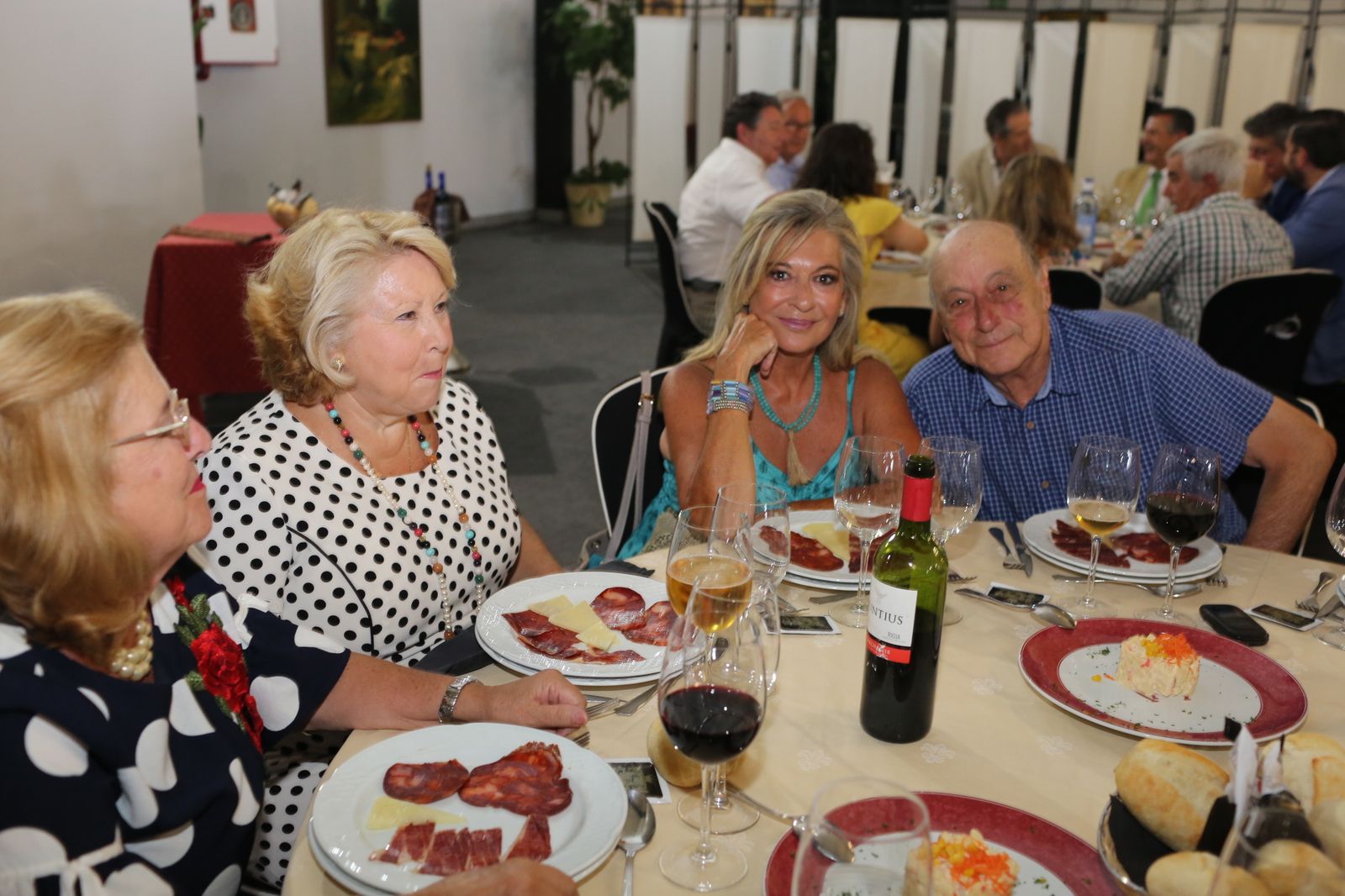 Almuerzo de despedida de Lucía Vizcaya  jefa de la Oficina de Extranjeros en imágenes