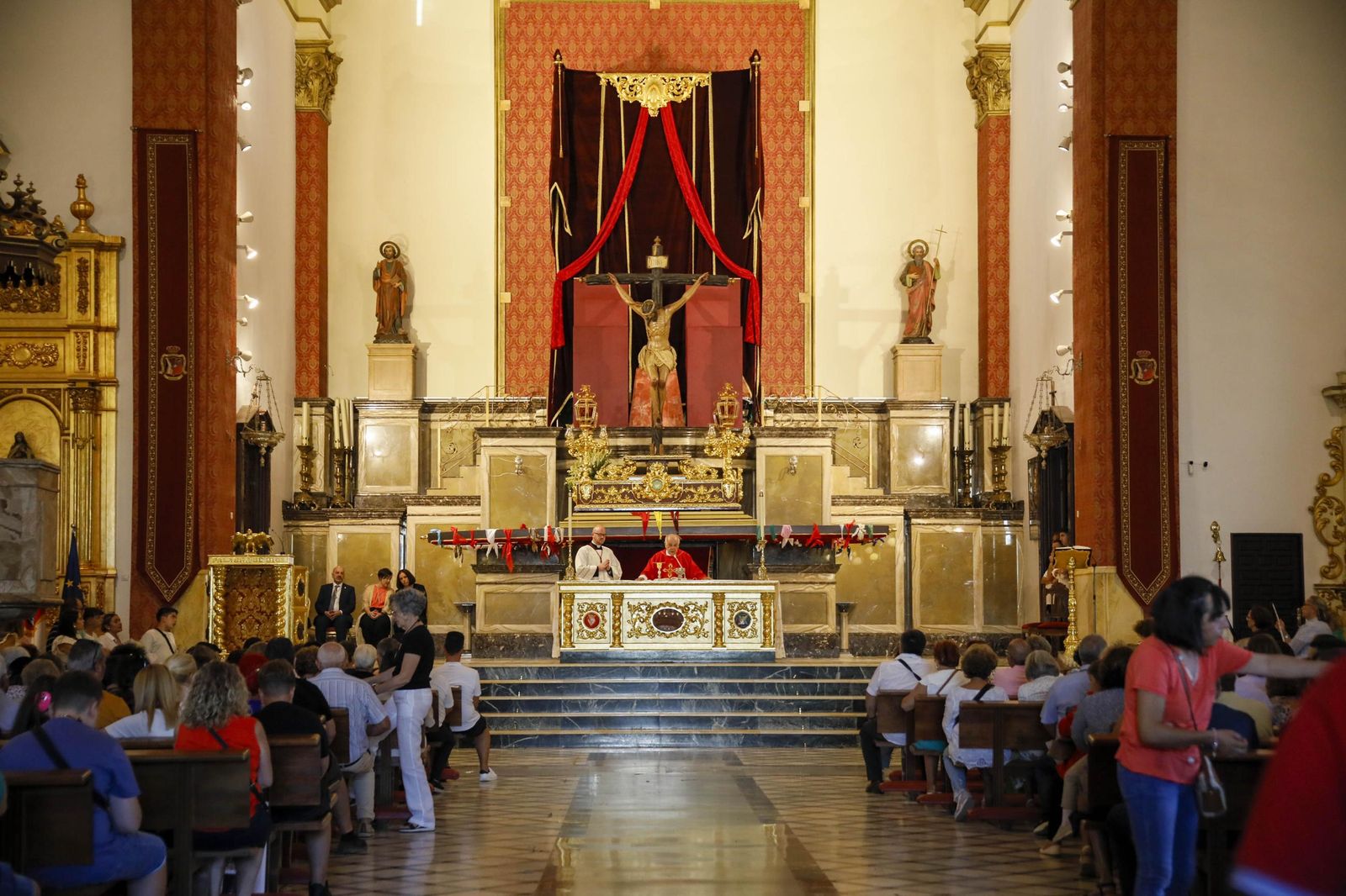 Las imágenes de la misa vespertina y procesión del Cristo de la Luz de Dalías