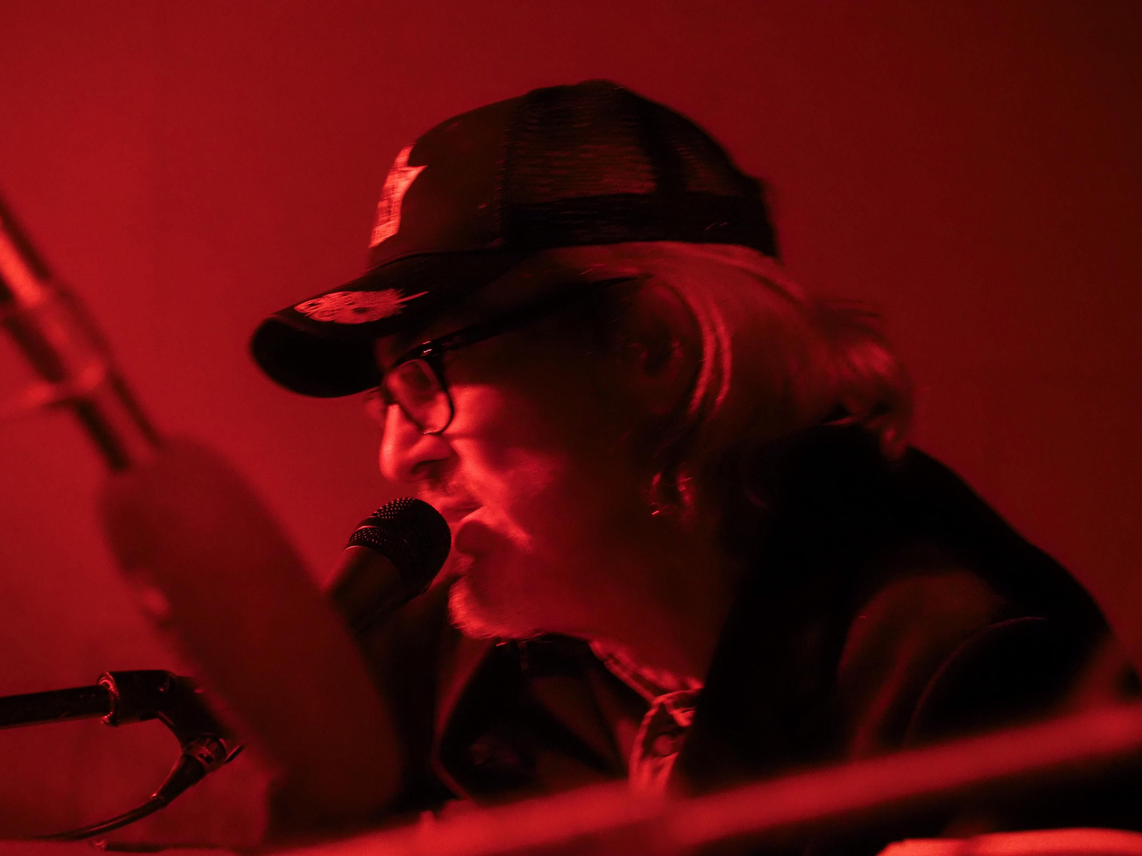 Las fotografías del concierto de Howe Gelb en la Iglesia de la Magdalena de Córdoba