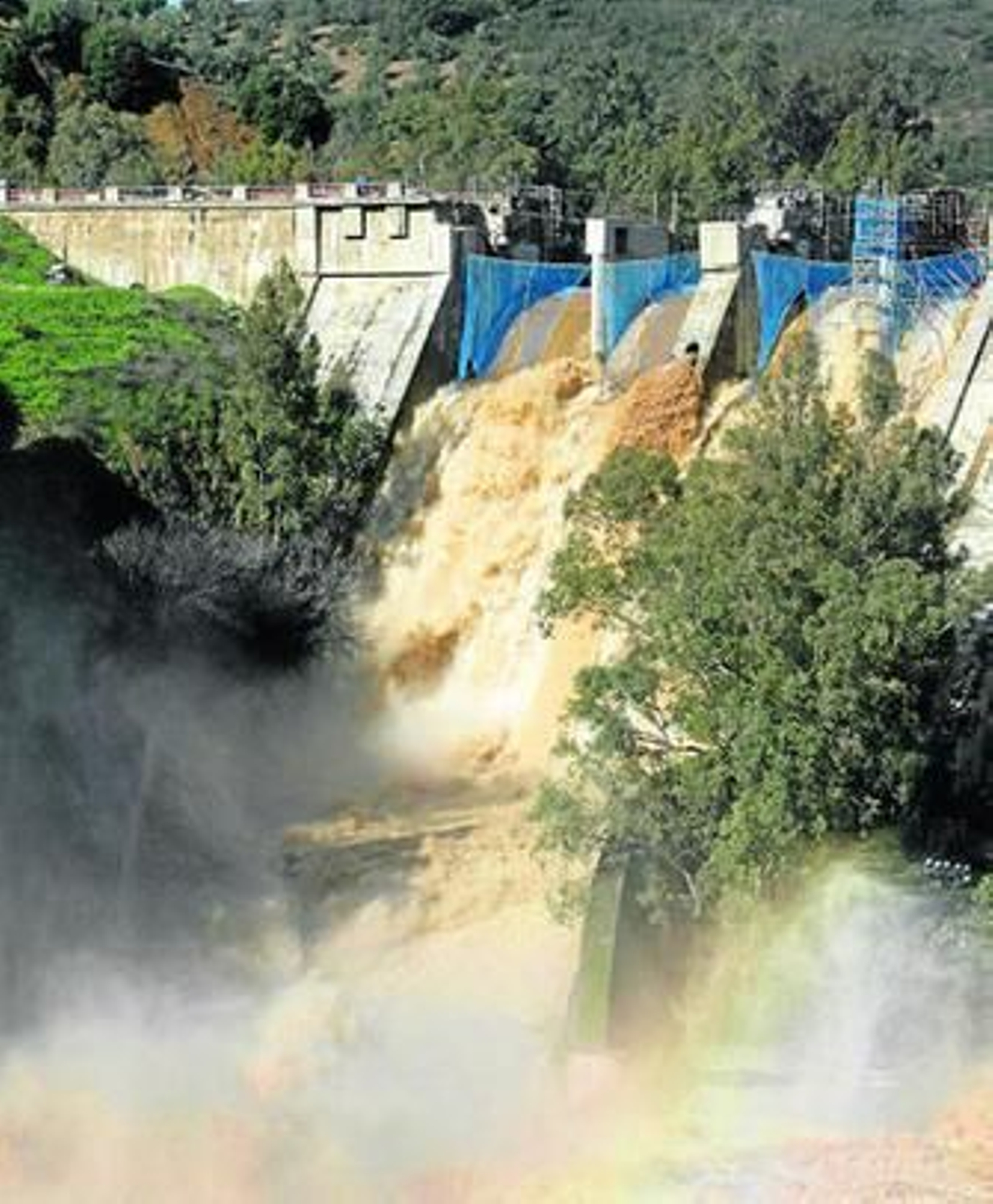 Pantano del Guadalmellato, que está desaguando.