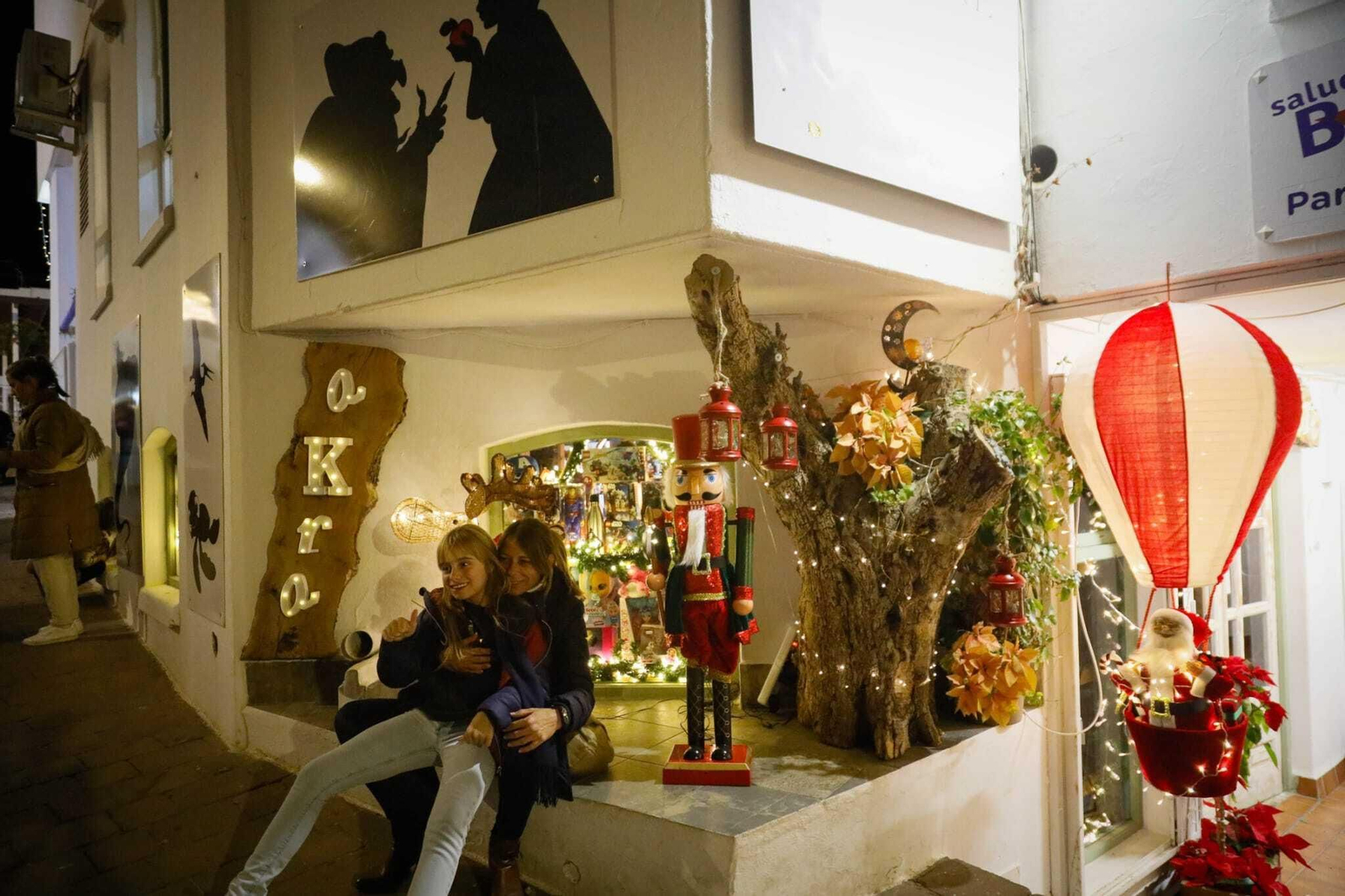 Las mejores imágenes de la iluminación navideña de Mojácar con las luces de Ferrero Rocher