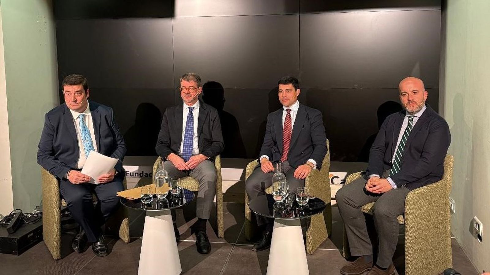 Fernando Díaz, Juan Mera, José Antonio Rodríguez y Pablo-Manuel Durio, durante el encuentro.