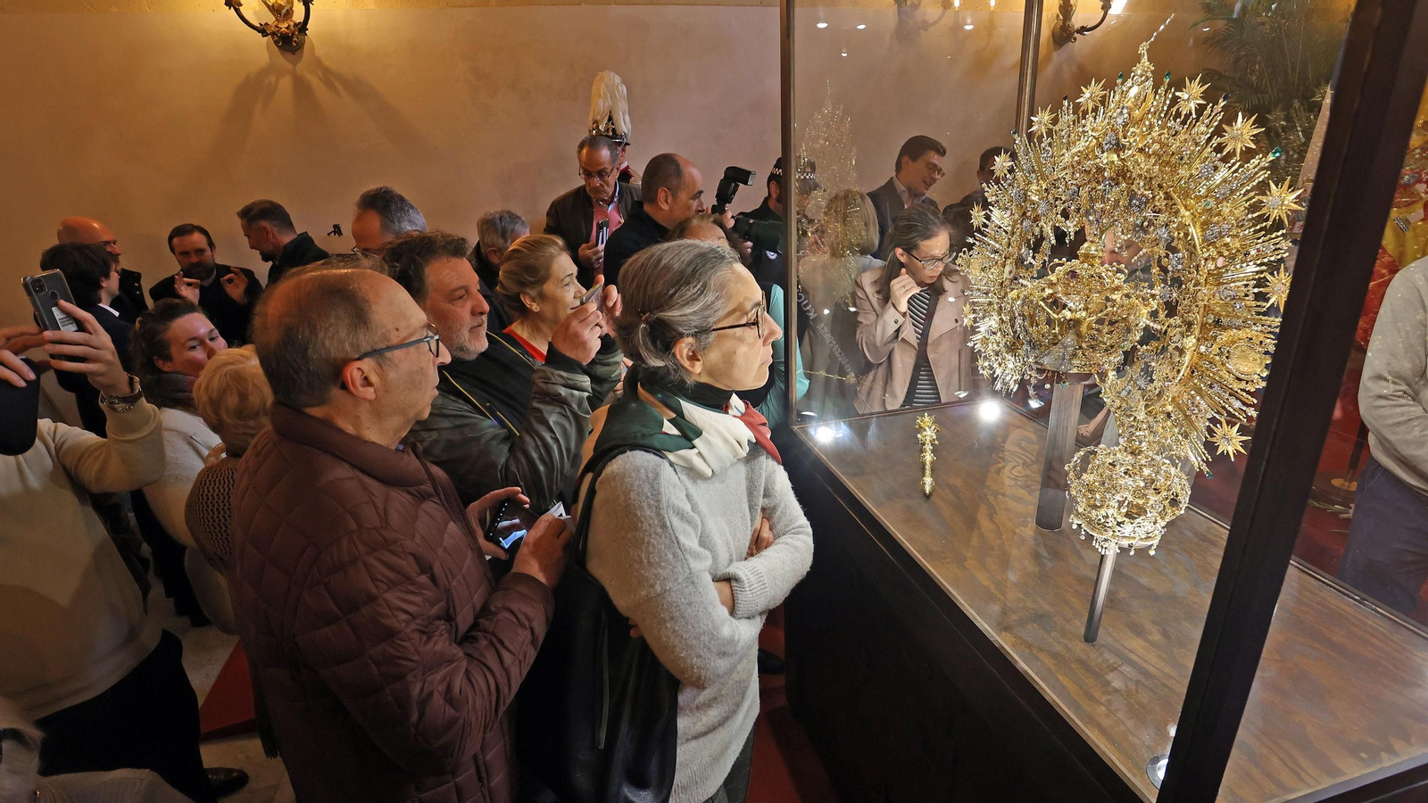 La Corona de la Virgen del Carmen en el Ayuntamiento de Jerez
